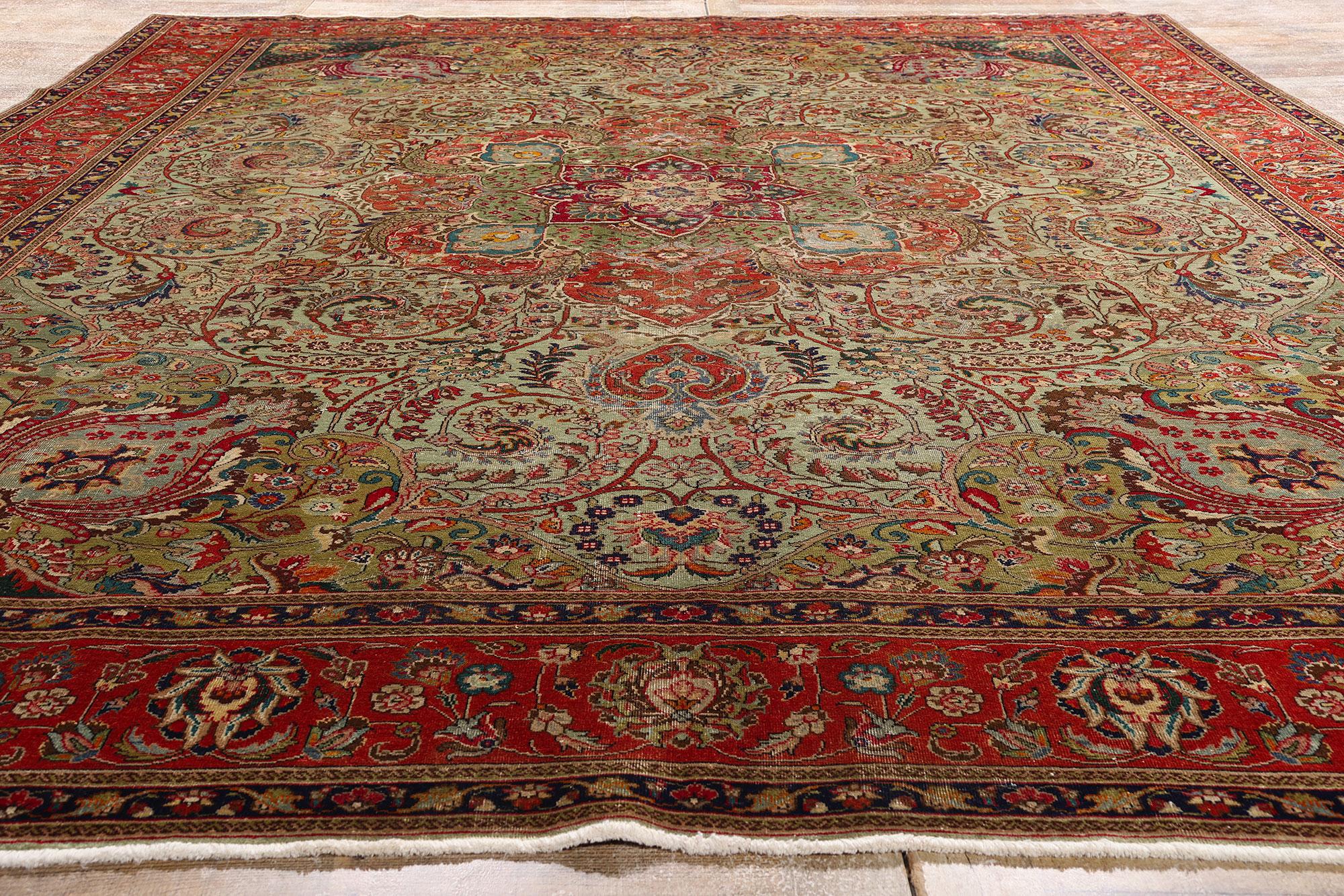 Antigua alfombra persa tabriz verde de estilo tradicional en venta 1