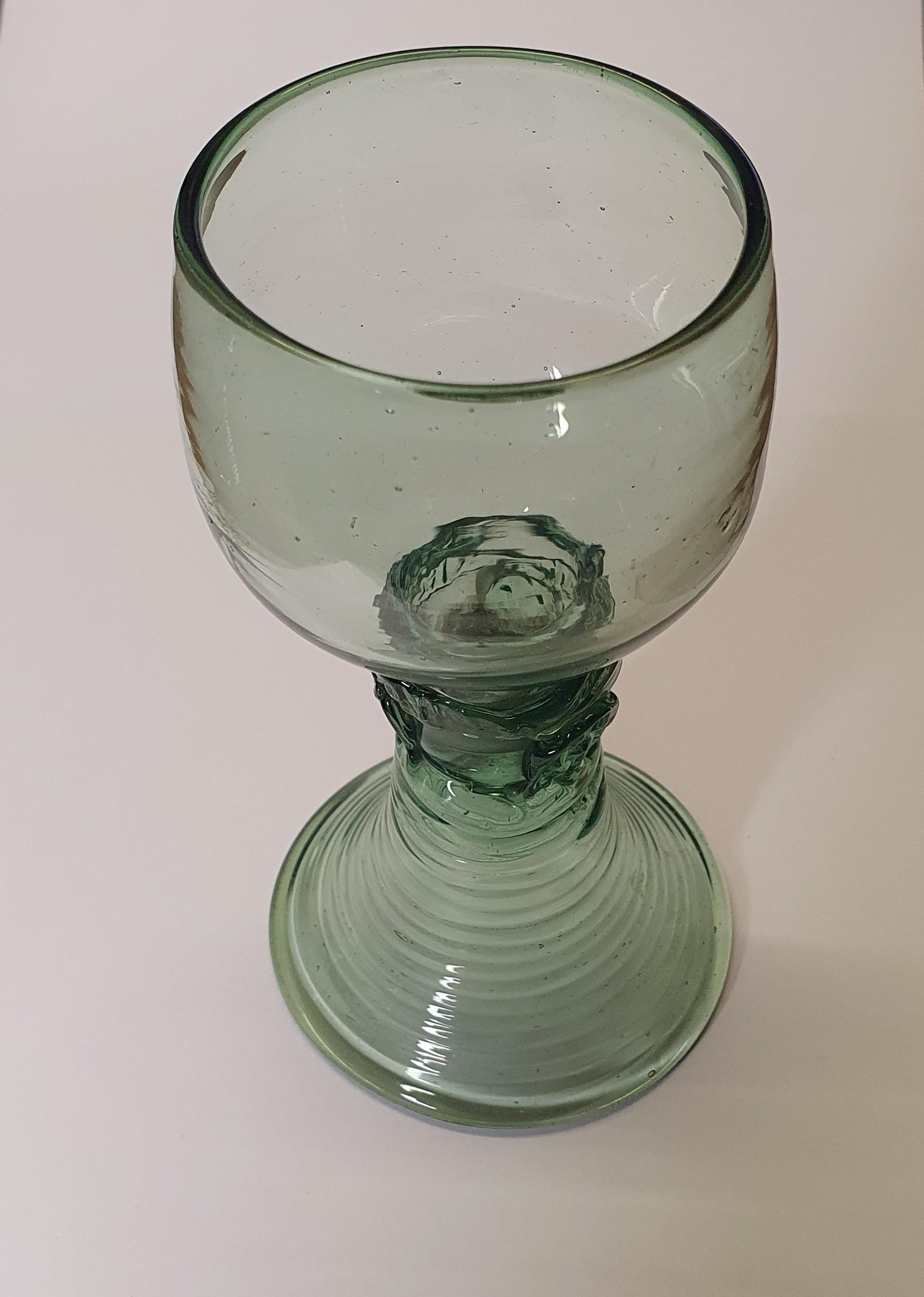 Antikes grünes Rummer Wein Trinkglas 18. Jahrhundert im Angebot 2