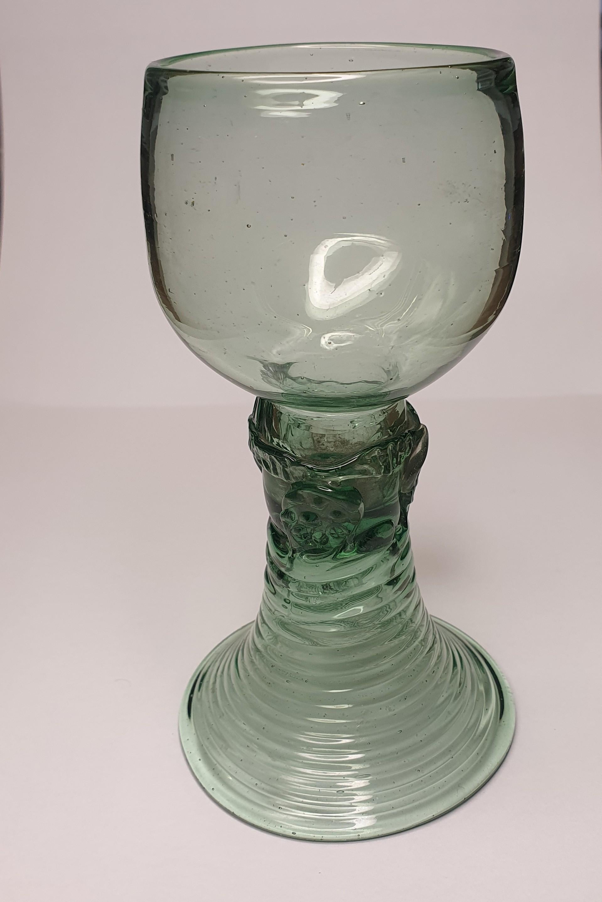 Antikes grünes Rummer Wein Trinkglas 18. Jahrhundert (Handgefertigt) im Angebot