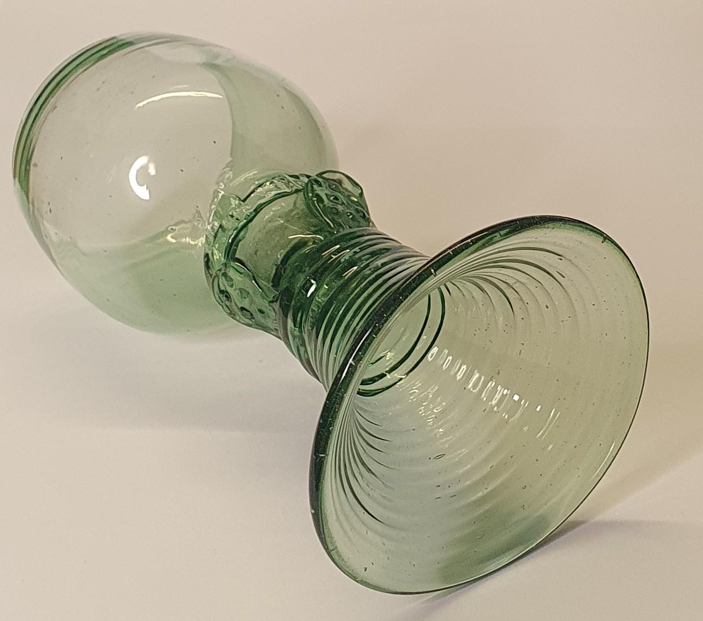 Antikes grünes Rummer Wein Trinkglas 18. Jahrhundert im Angebot 1