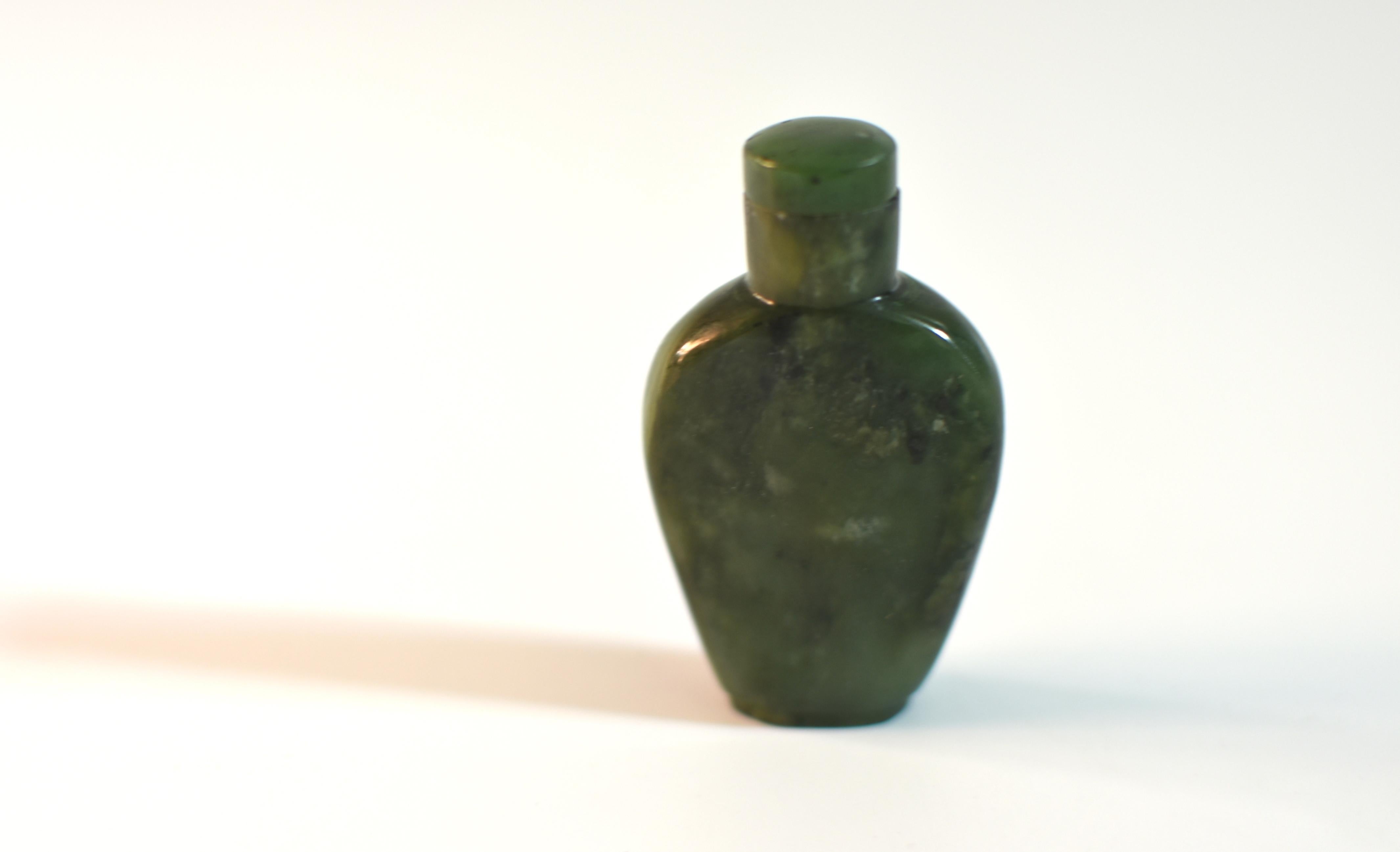 Antique Green Spinach Jade Snuff Bottle Jadeite For Sale 5