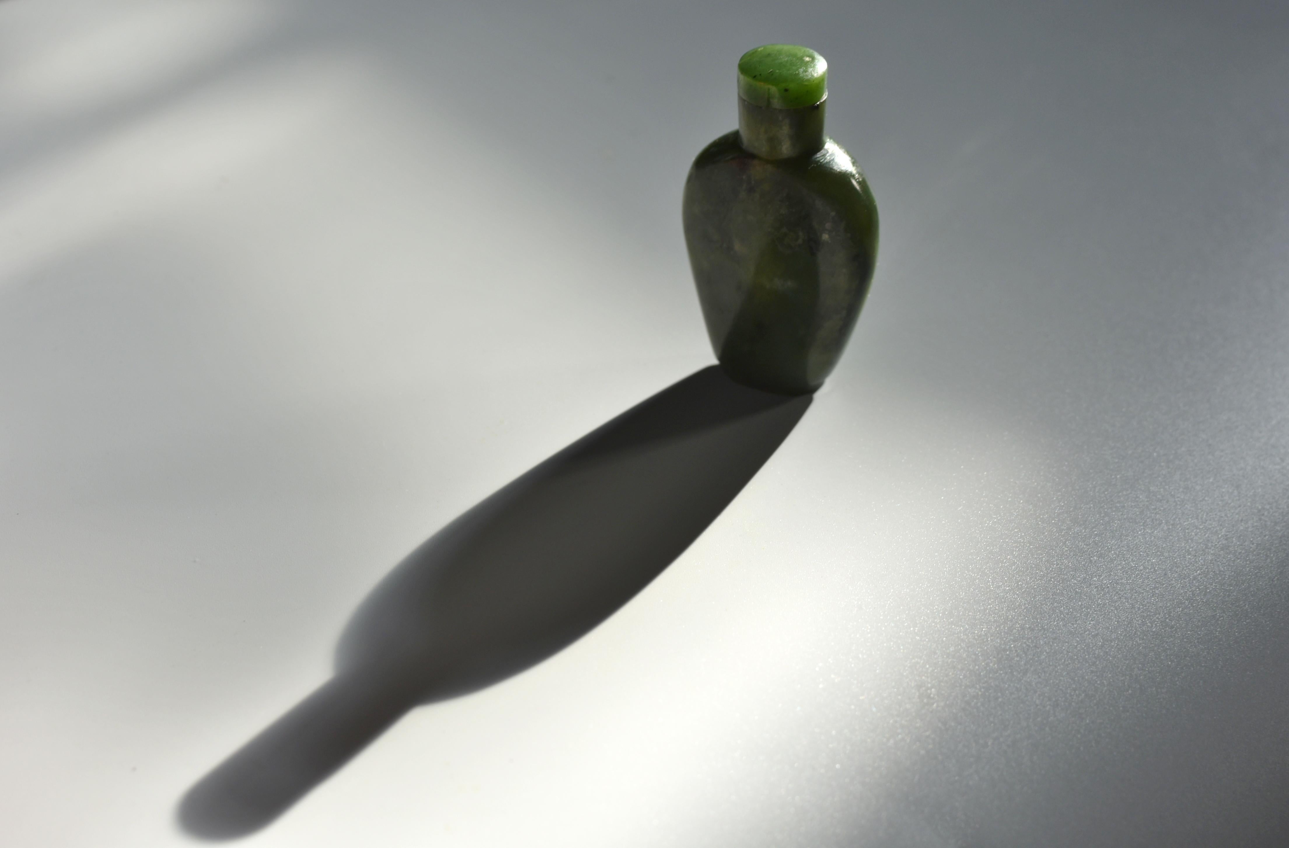Antike Schnupftabakflasche aus grünem Spinat-Jadeit im Angebot 8