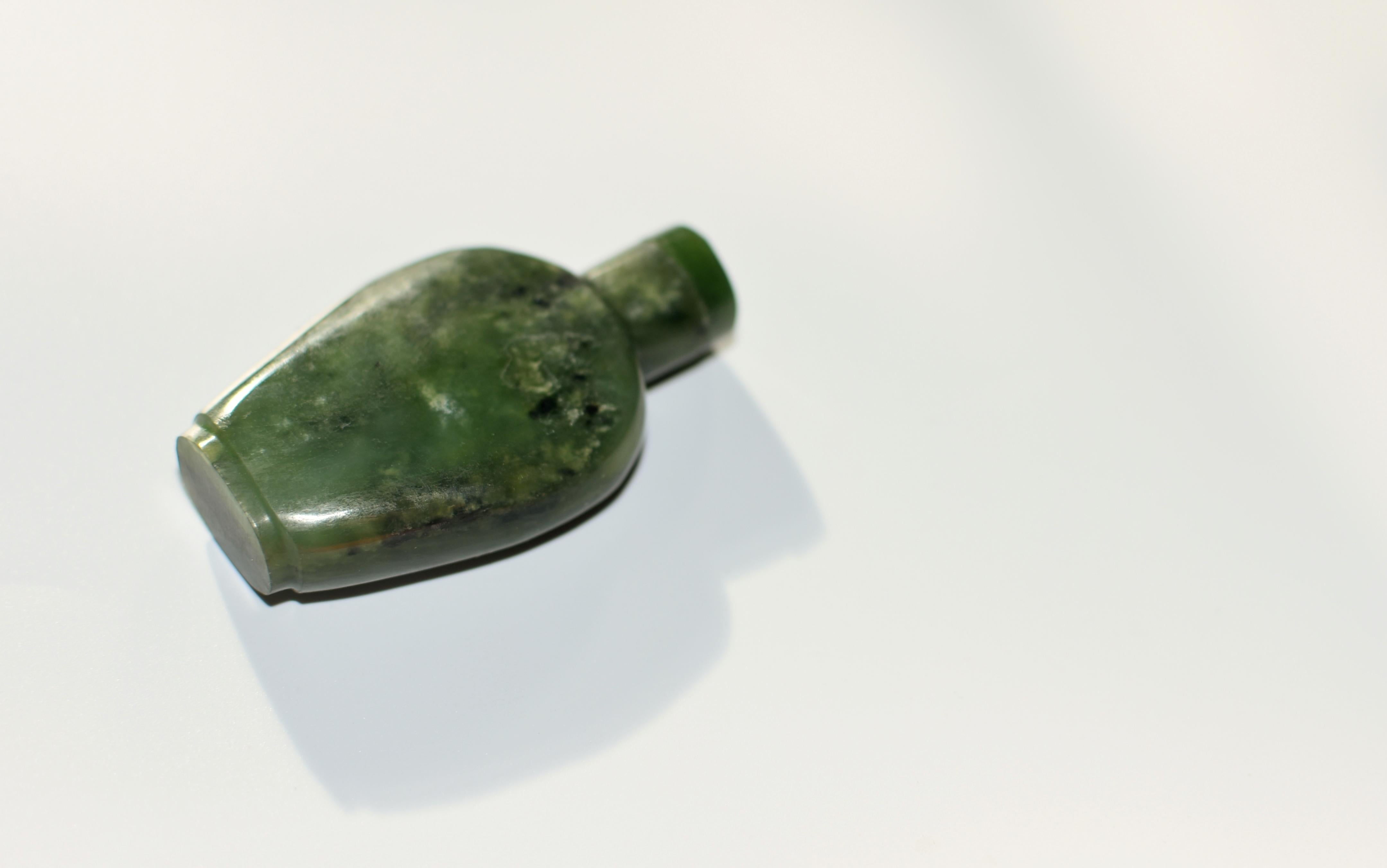 Antique Green Spinach Jade Snuff Bottle Jadeite For Sale 12