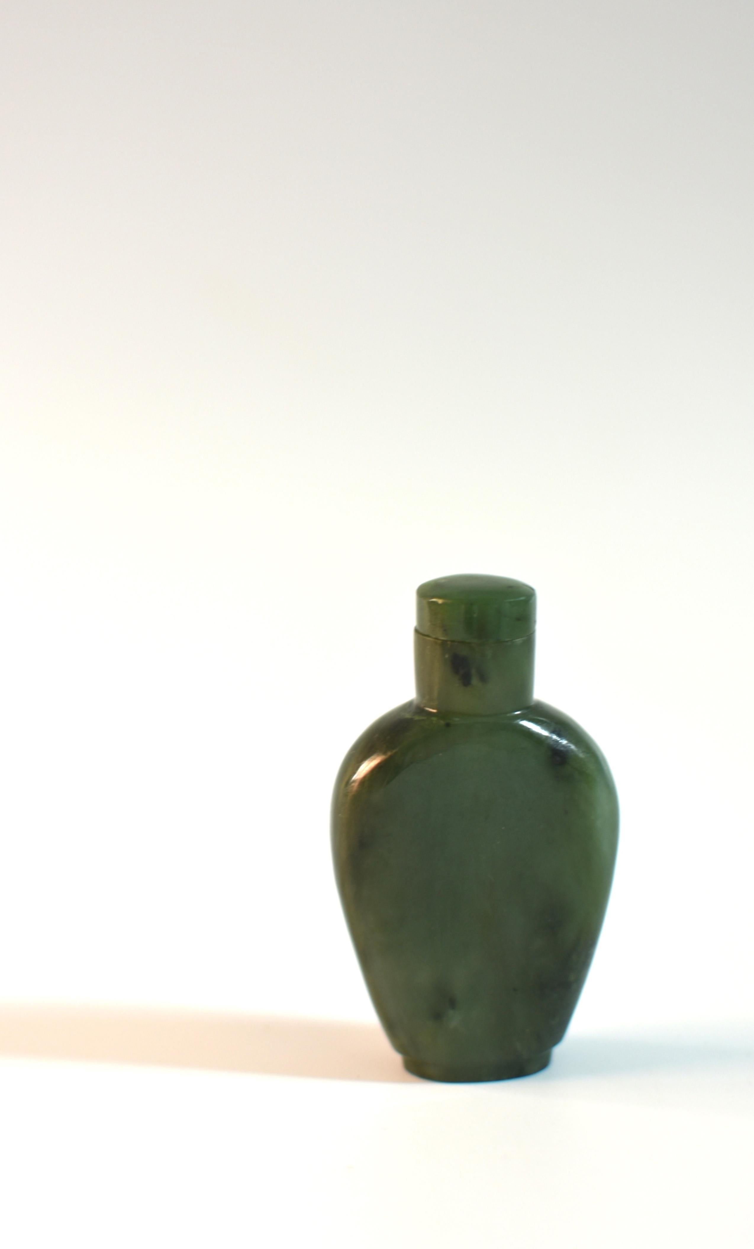 Antike Schnupftabakflasche aus grünem Spinat-Jadeit im Angebot 1