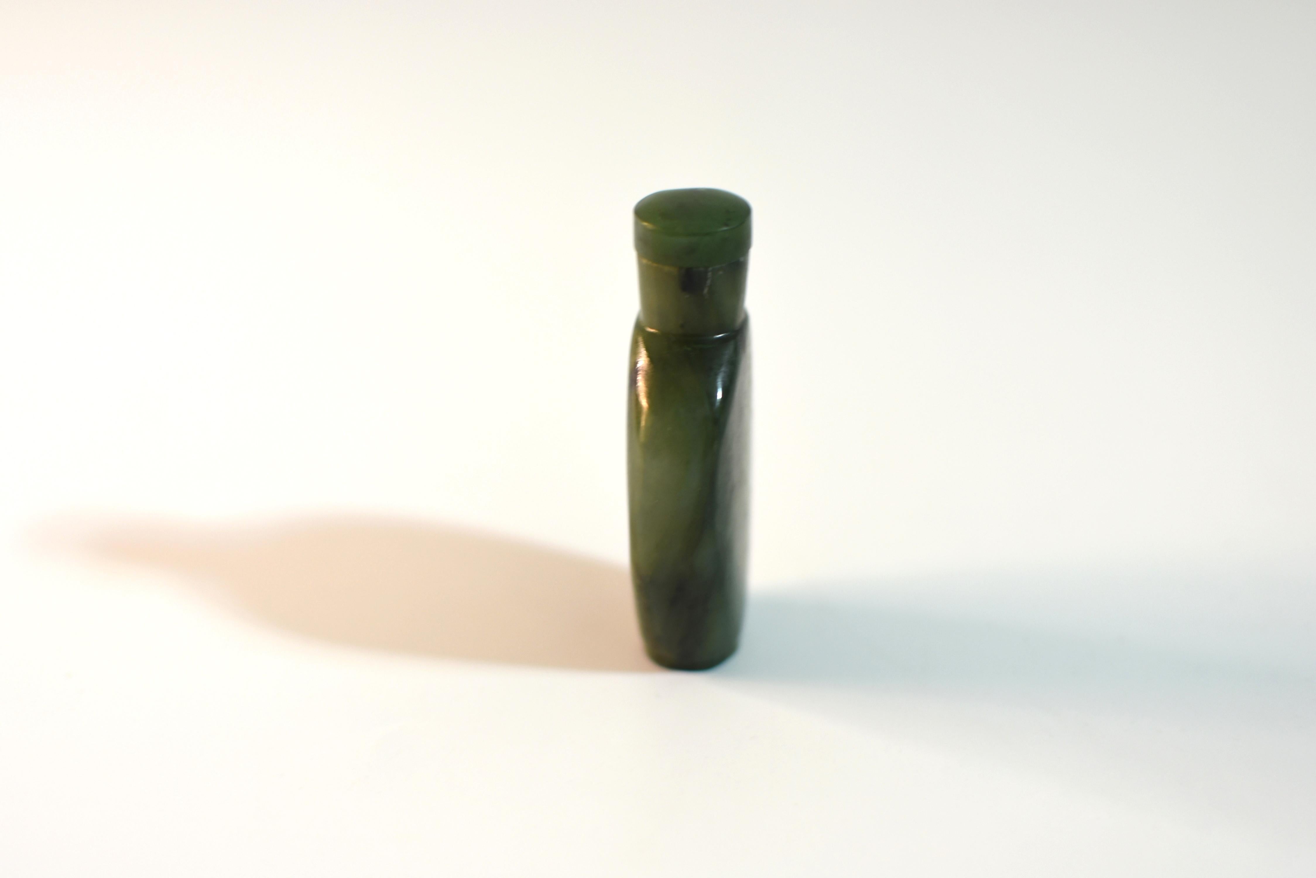 Antike Schnupftabakflasche aus grünem Spinat-Jadeit im Angebot 3