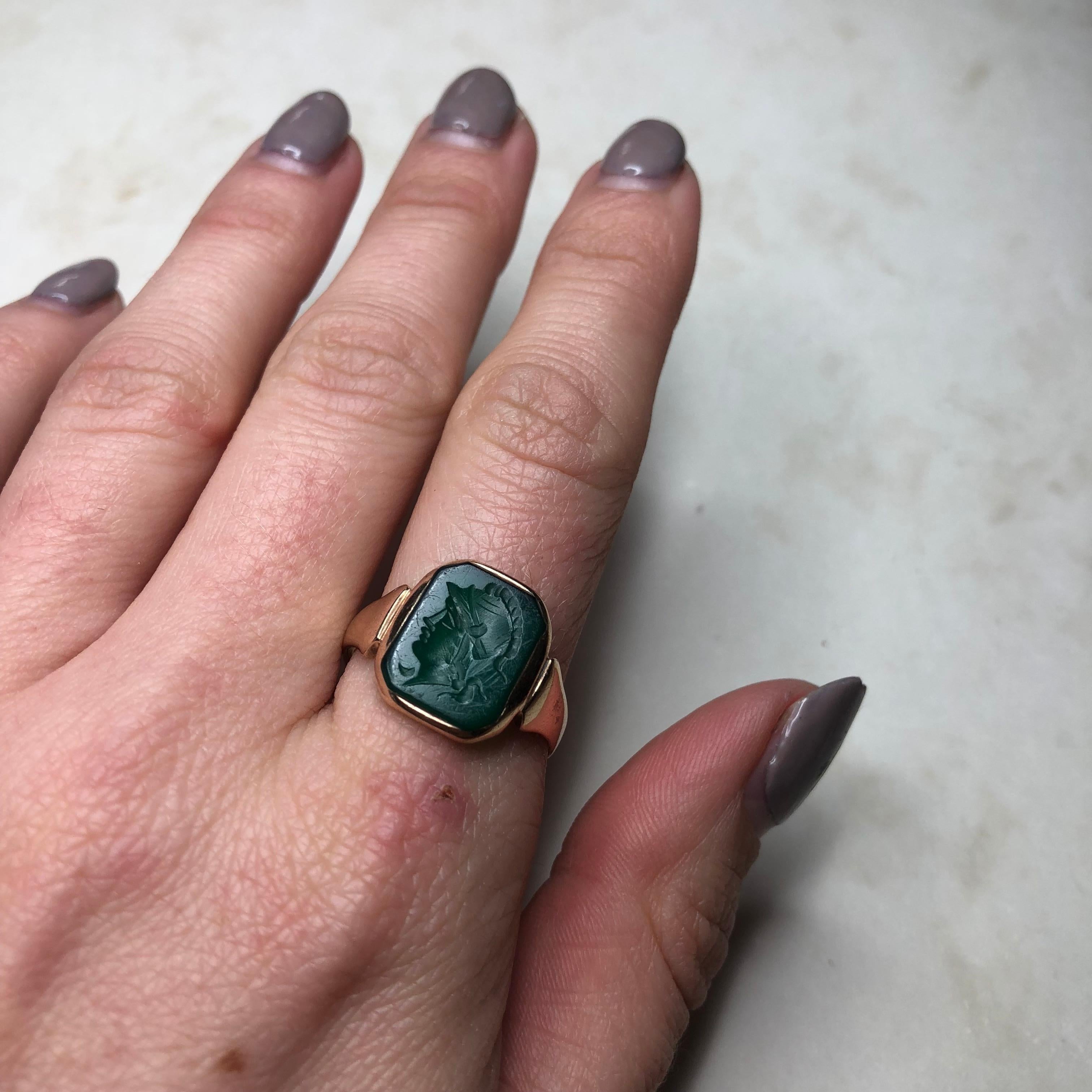Antique Green Stone Intaglio and 9 Carat Gold Signet In Good Condition In Chipping Campden, GB