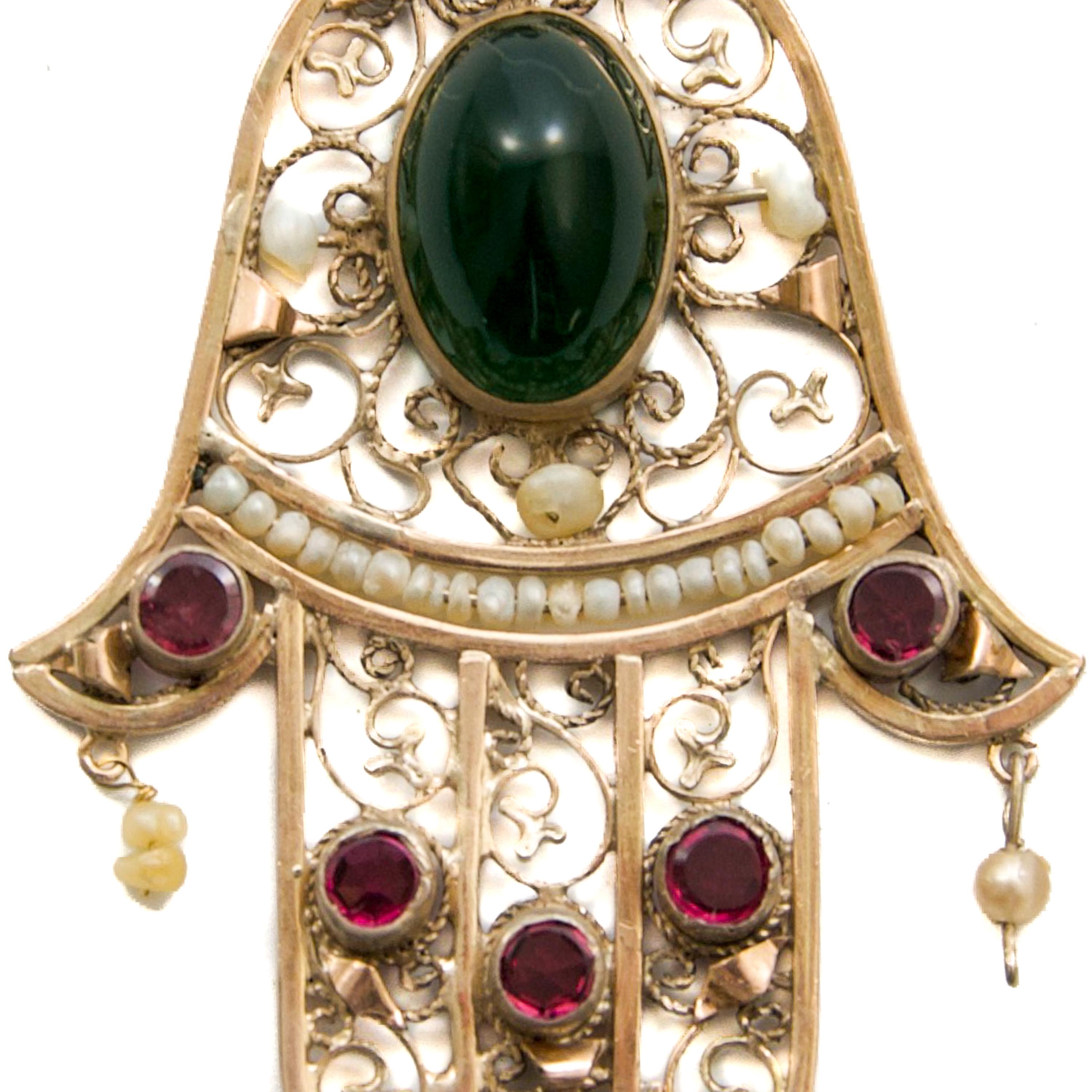 Antico ciondolo a forma di mano Hamsa in argento con perle di tormalina verde e rubino In condizioni buone in vendita a Rotterdam, NL