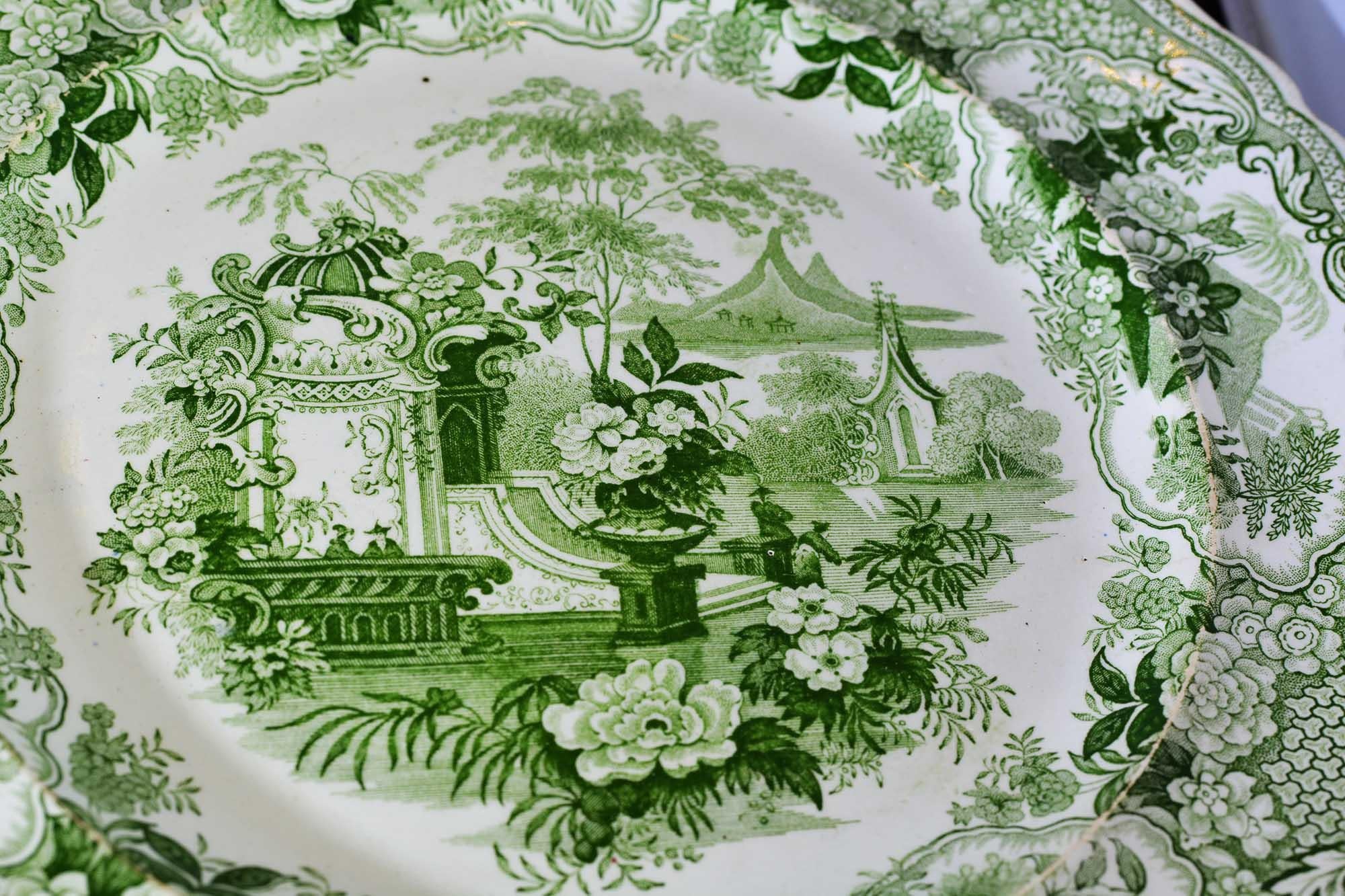Antique Green Transferware Dinner Plates Sicilian and Verona Patterns In Good Condition For Sale In Pataskala, OH