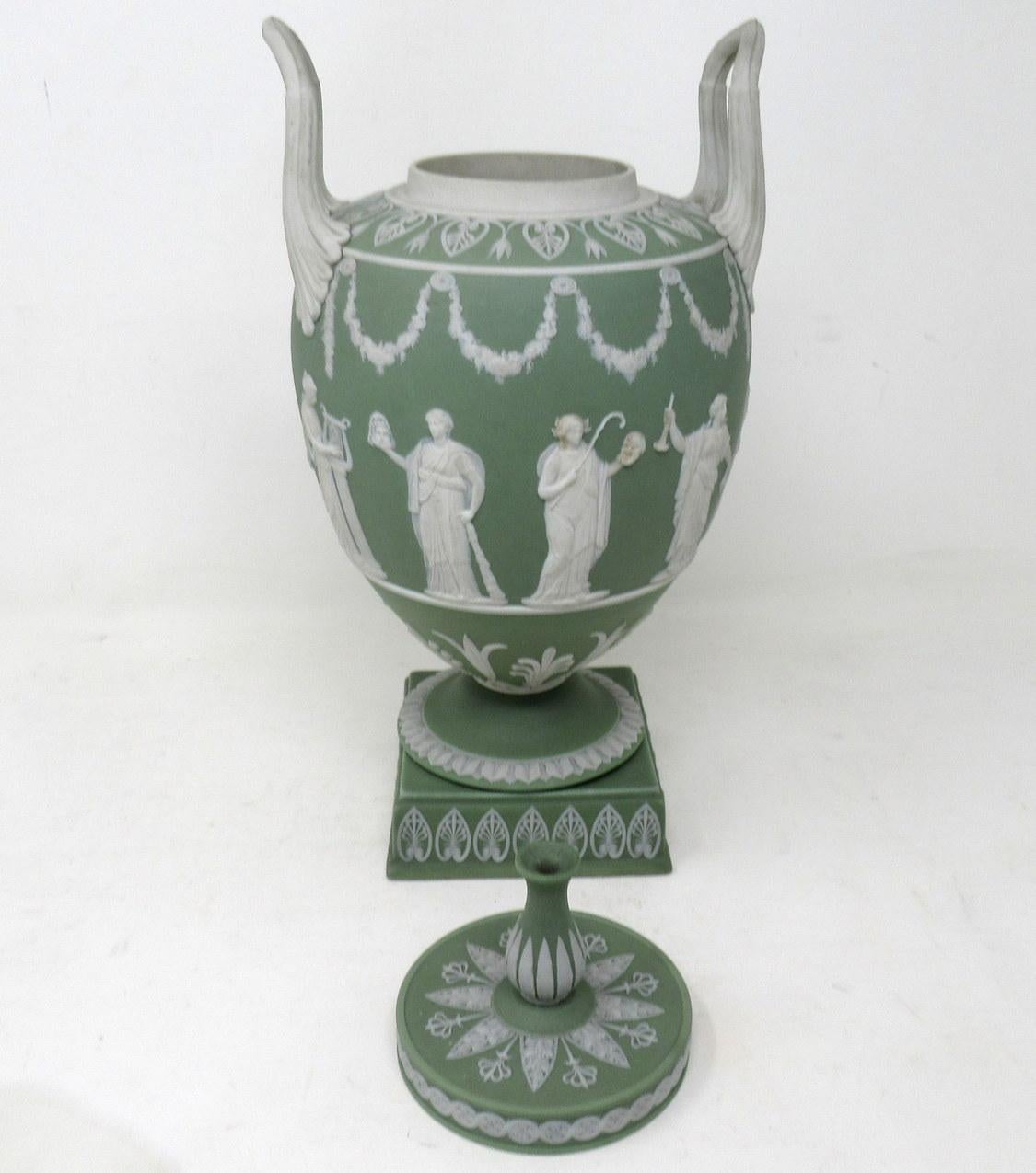 Early Victorian Antique Green Wedgwood Jasperware Ceramic Urn Vase After John Flaxman Cherubs
