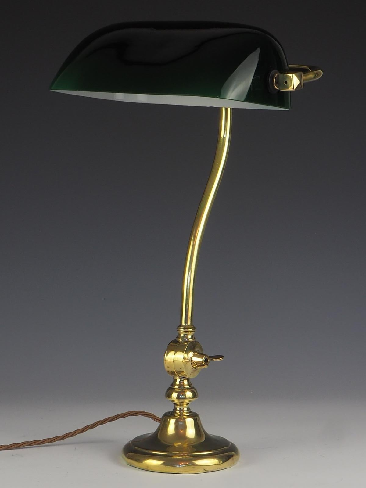 Antique Greenalite Bankers Lamp with Dark Green Glass Shade In Good Condition In Lincoln, GB