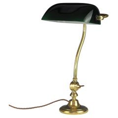 Ancienne lampe de banquier en vert-alite avec abat-jour en verre vert foncé