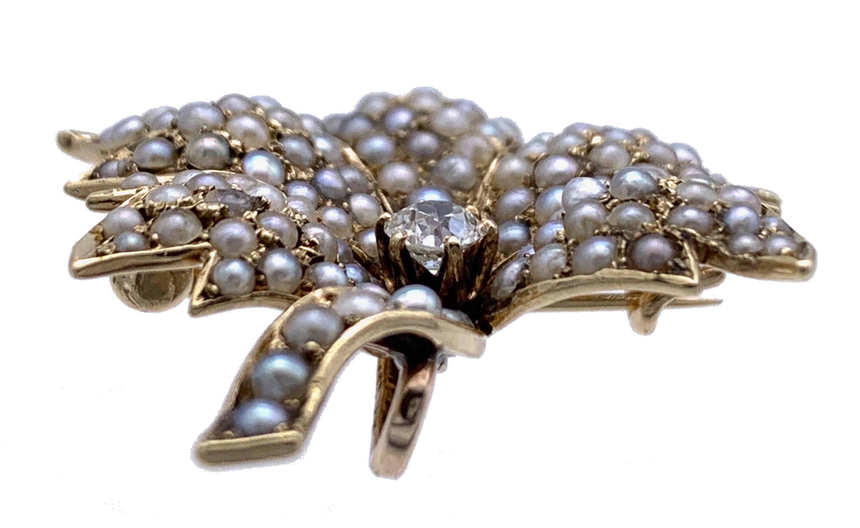 Antike graue und weiße orientalische Perlen Gold Diamant Weinblatt-Anhänger-Brosche im Angebot 1