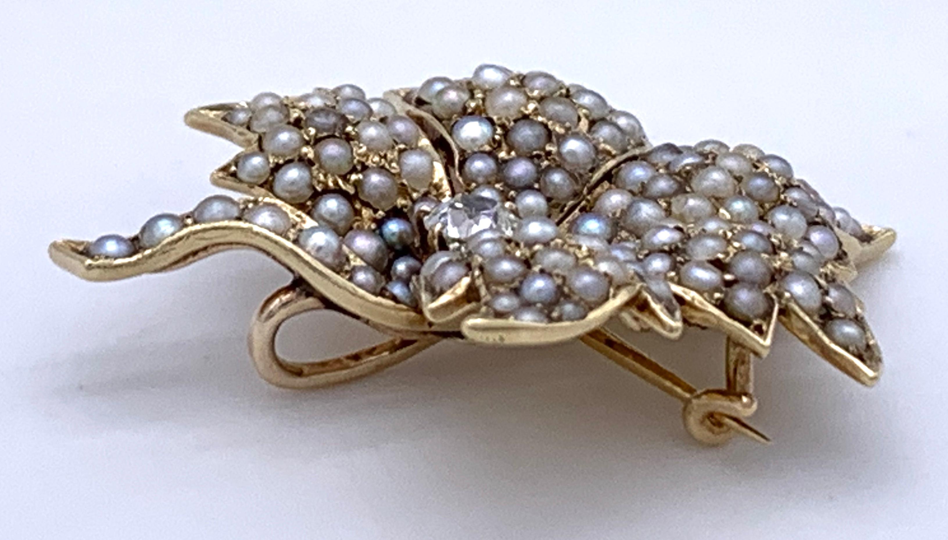 Antike graue und weiße orientalische Perlen Gold Diamant Weinblatt-Anhänger-Brosche im Angebot 3
