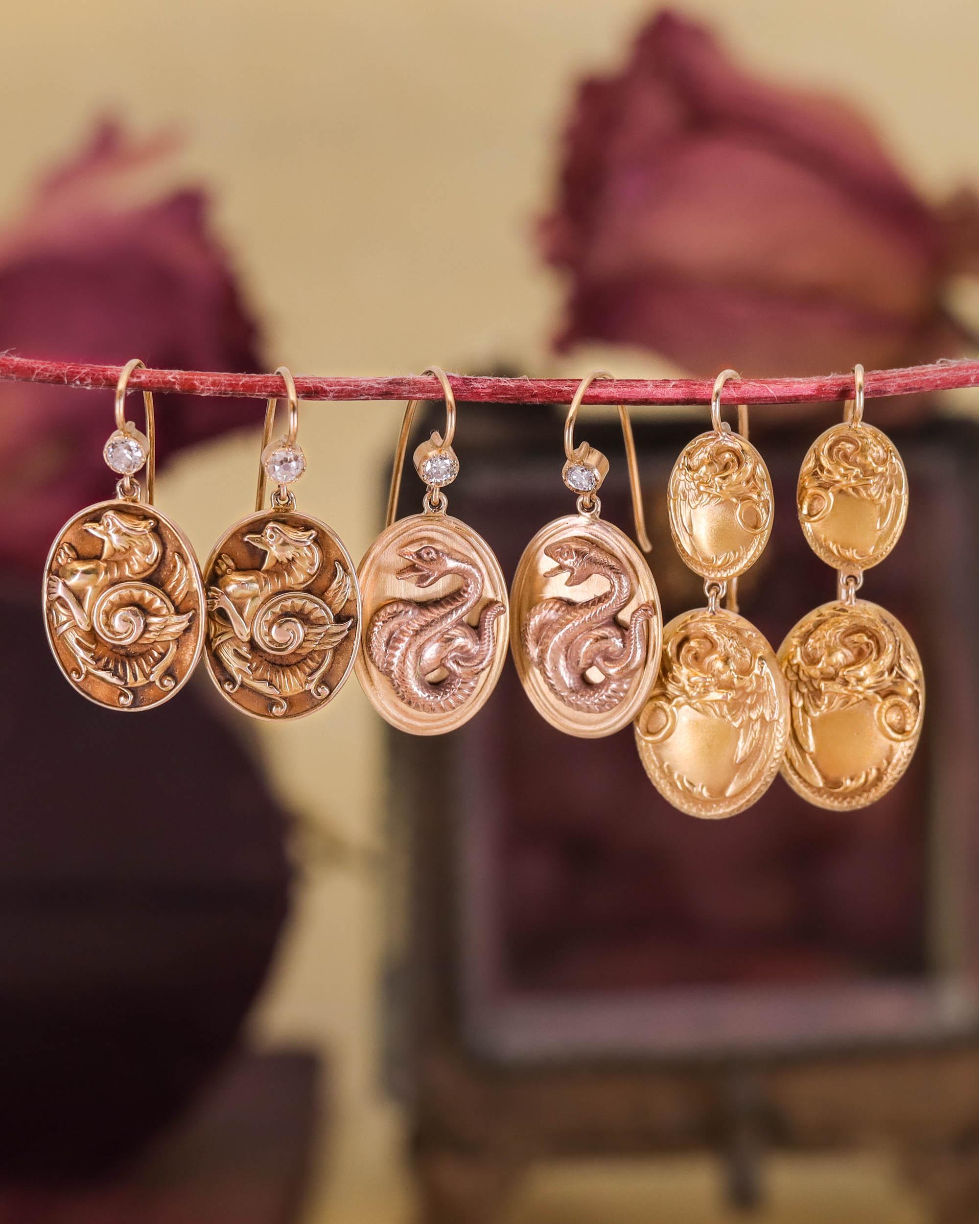 Pendientes Grifo Antiguos de Oro de 14k en venta 2