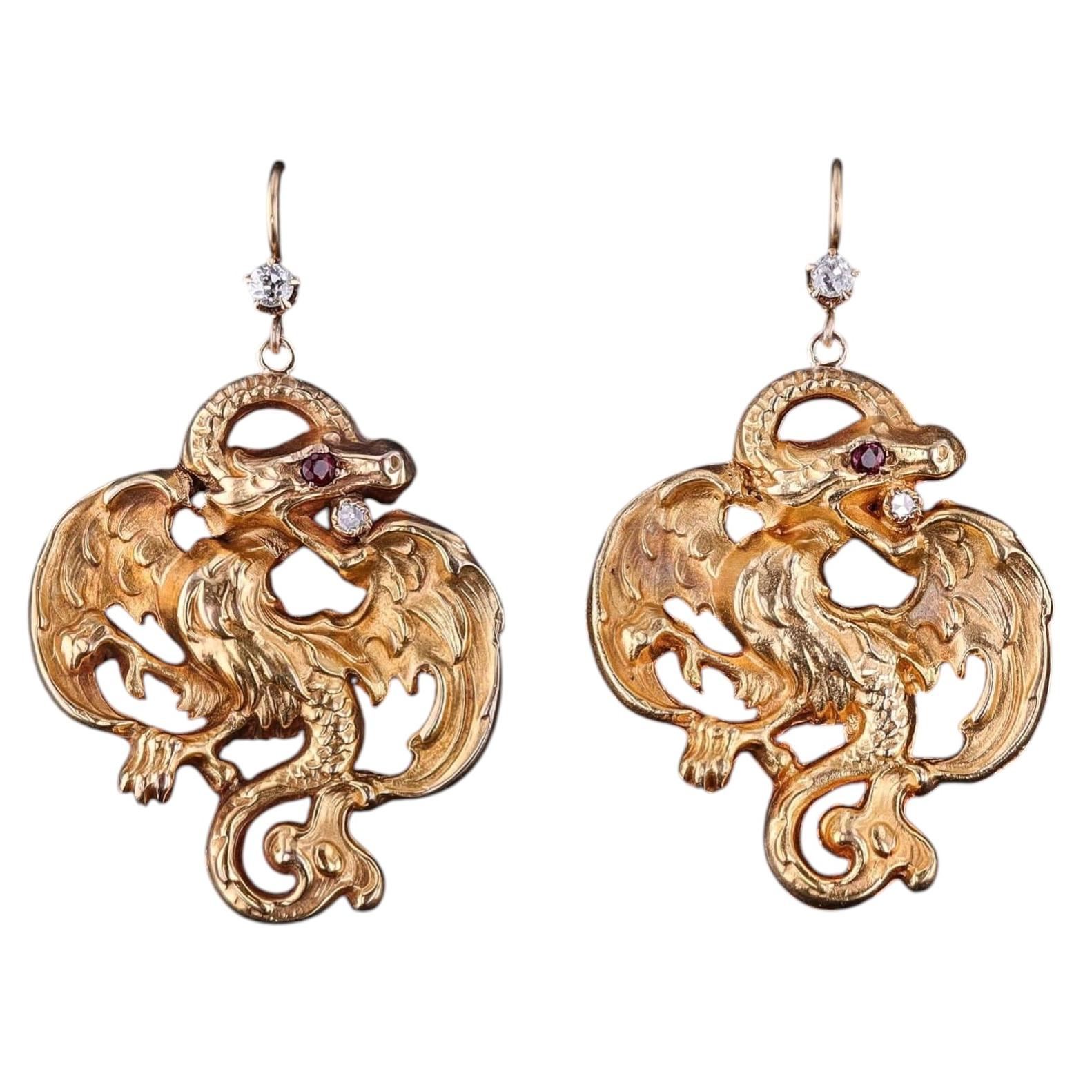 Orecchini antichi Griffin in oro 14k in vendita