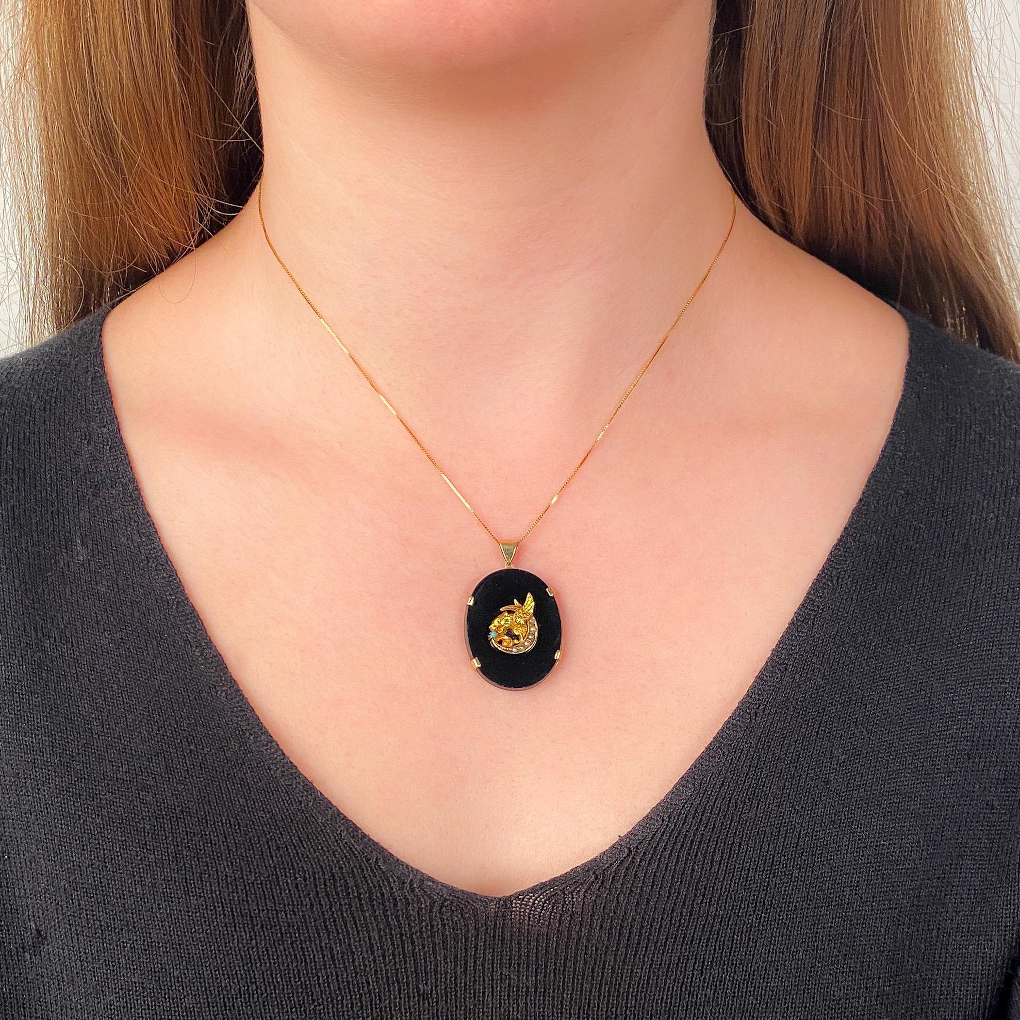 Collana di conversione in oro 14k con grifone antico e onice In condizioni buone in vendita a Lewisburg, PA