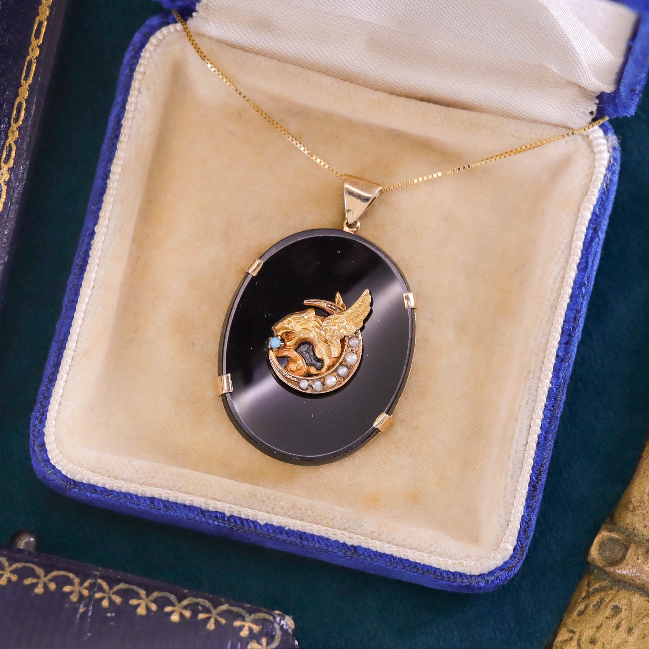 Donna Collana di conversione in oro 14k con grifone antico e onice in vendita