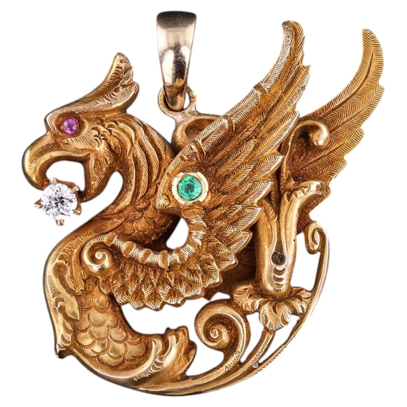 Pendentif antique représentant un griffon, en or 14 carats, signé Riker Brothers
