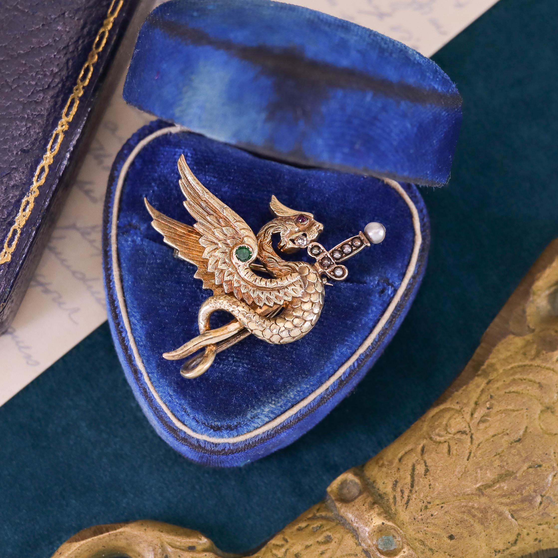 Alfiler Grifo Antiguo de Oro de 14k en Bueno estado para la venta en Lewisburg, PA