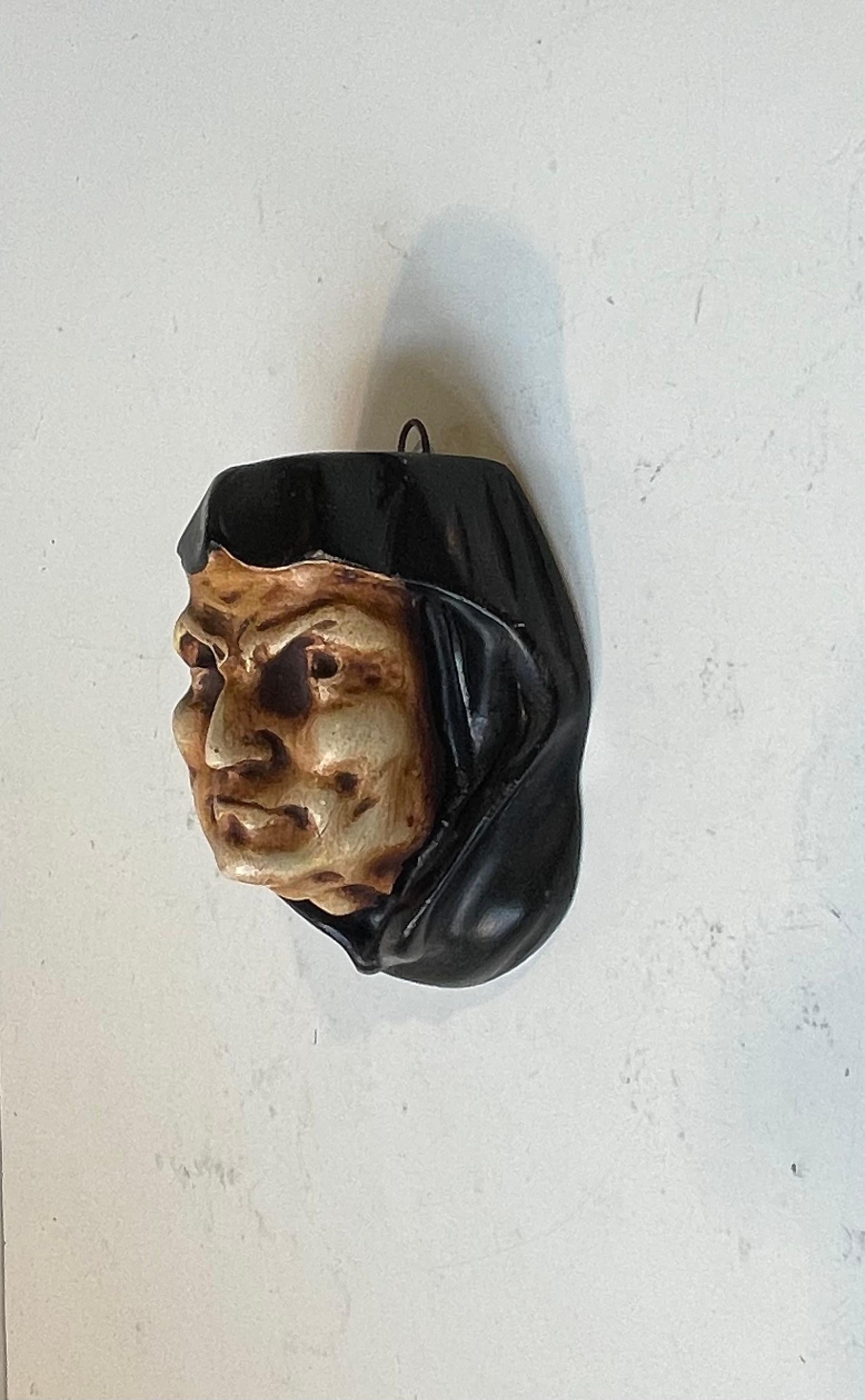 Antiguo Monje Grotesco Cabeza de Vela de Pared en Yeso, Italia 1900s en Bueno estado para la venta en Esbjerg, DK