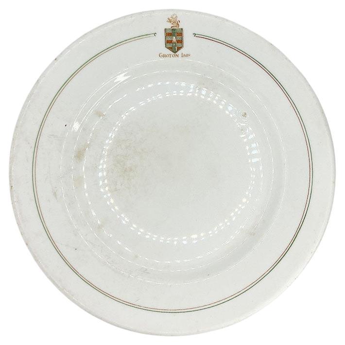 Piatto antico Groton Inn Crest Restaurantware - Articoli alberghieri dei primi del Novecento