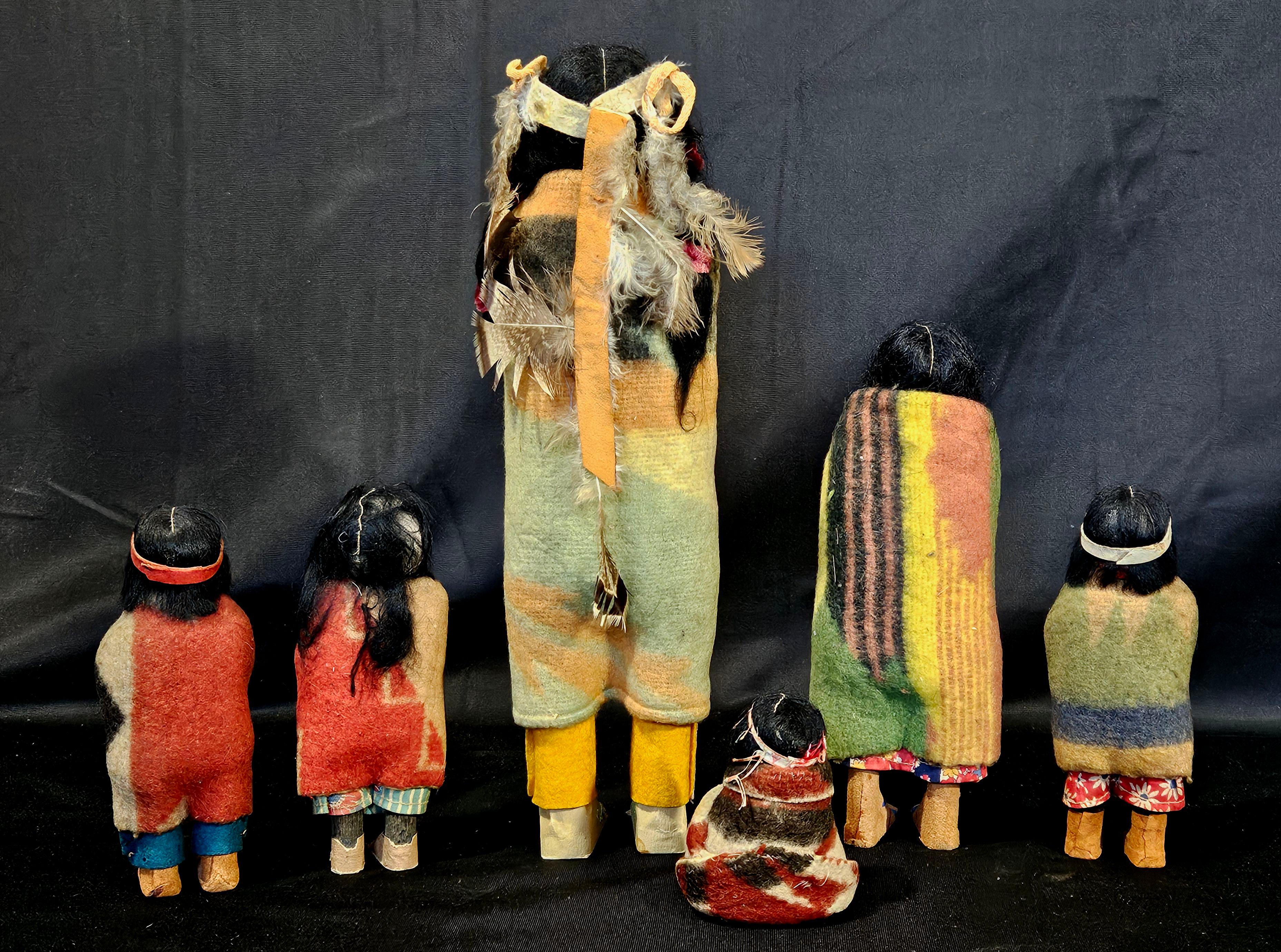 Antike Gruppe von 6 Skookum-Puppen, 1913er Jahre im Angebot 4