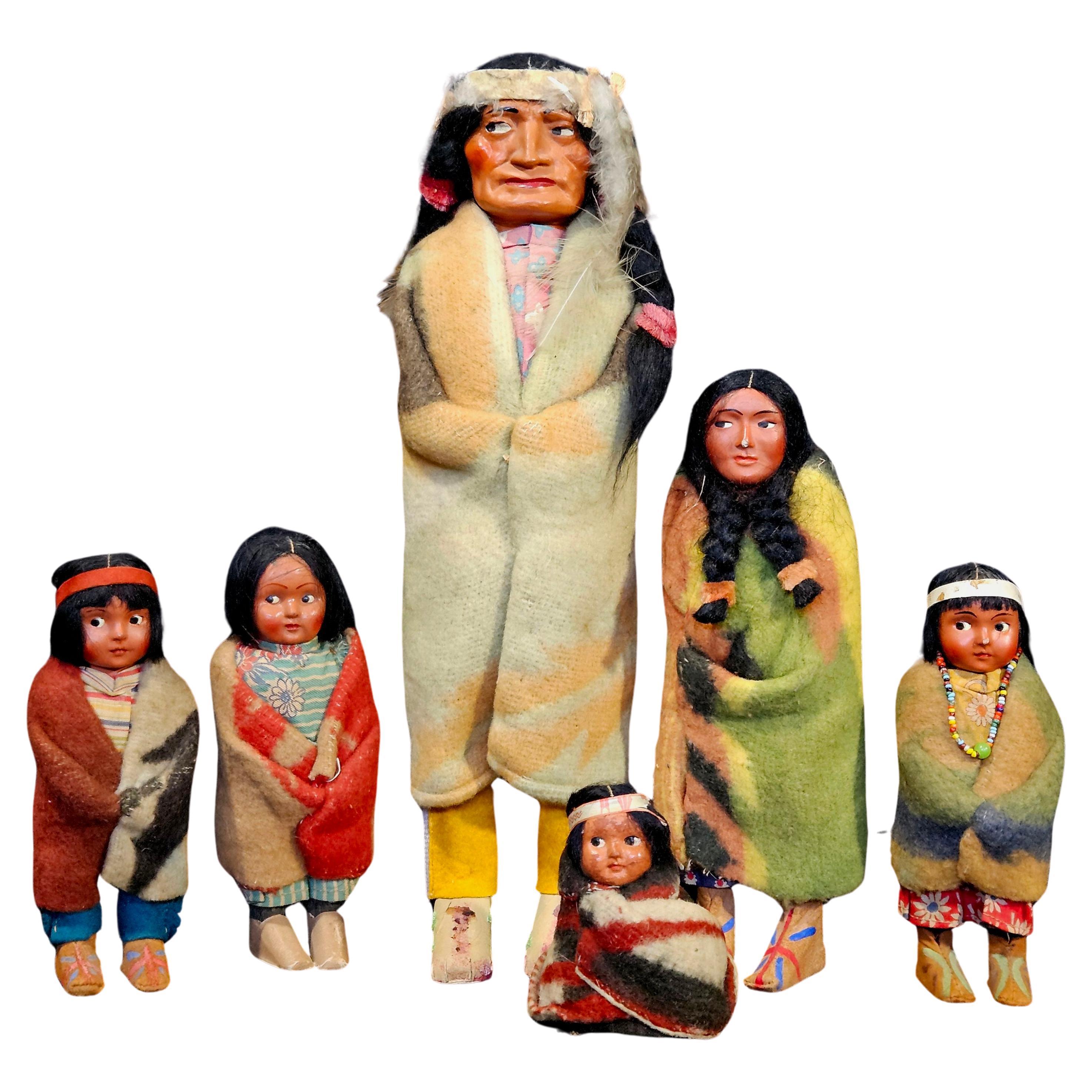 Antike Gruppe von 6 Skookum-Puppen, 1913er Jahre