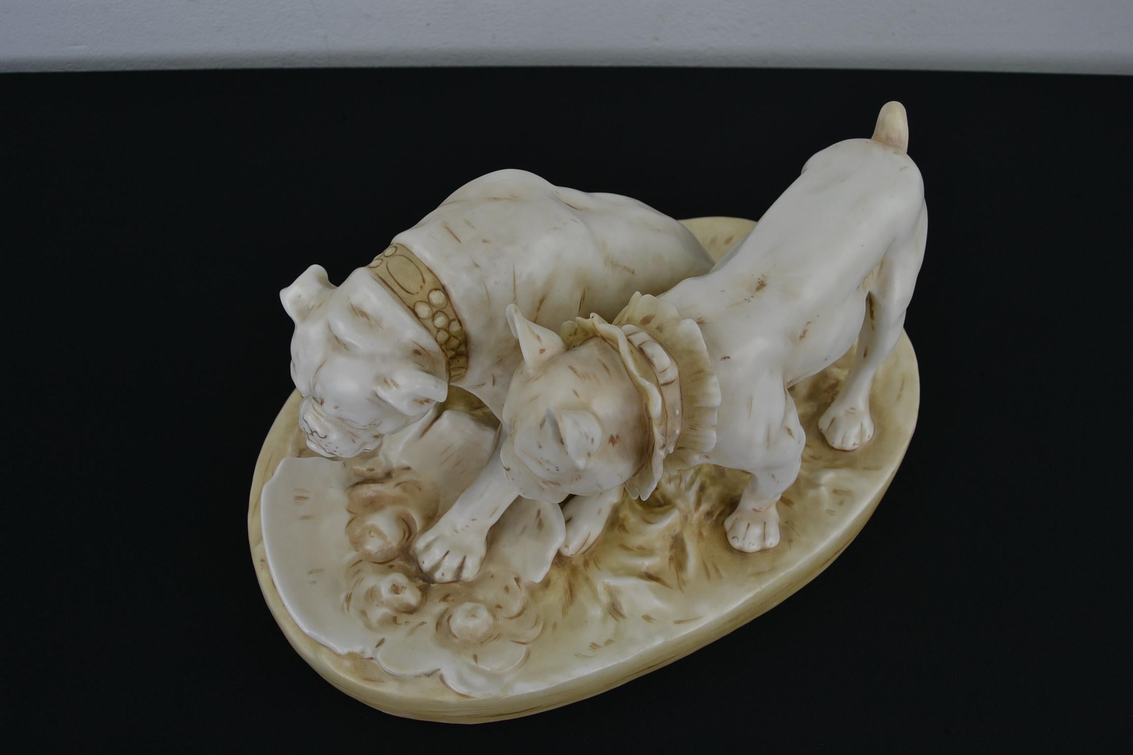 Antique Group of Bulldog, French and English Bulldog Sculpture In Good Condition In Antwerp, BE