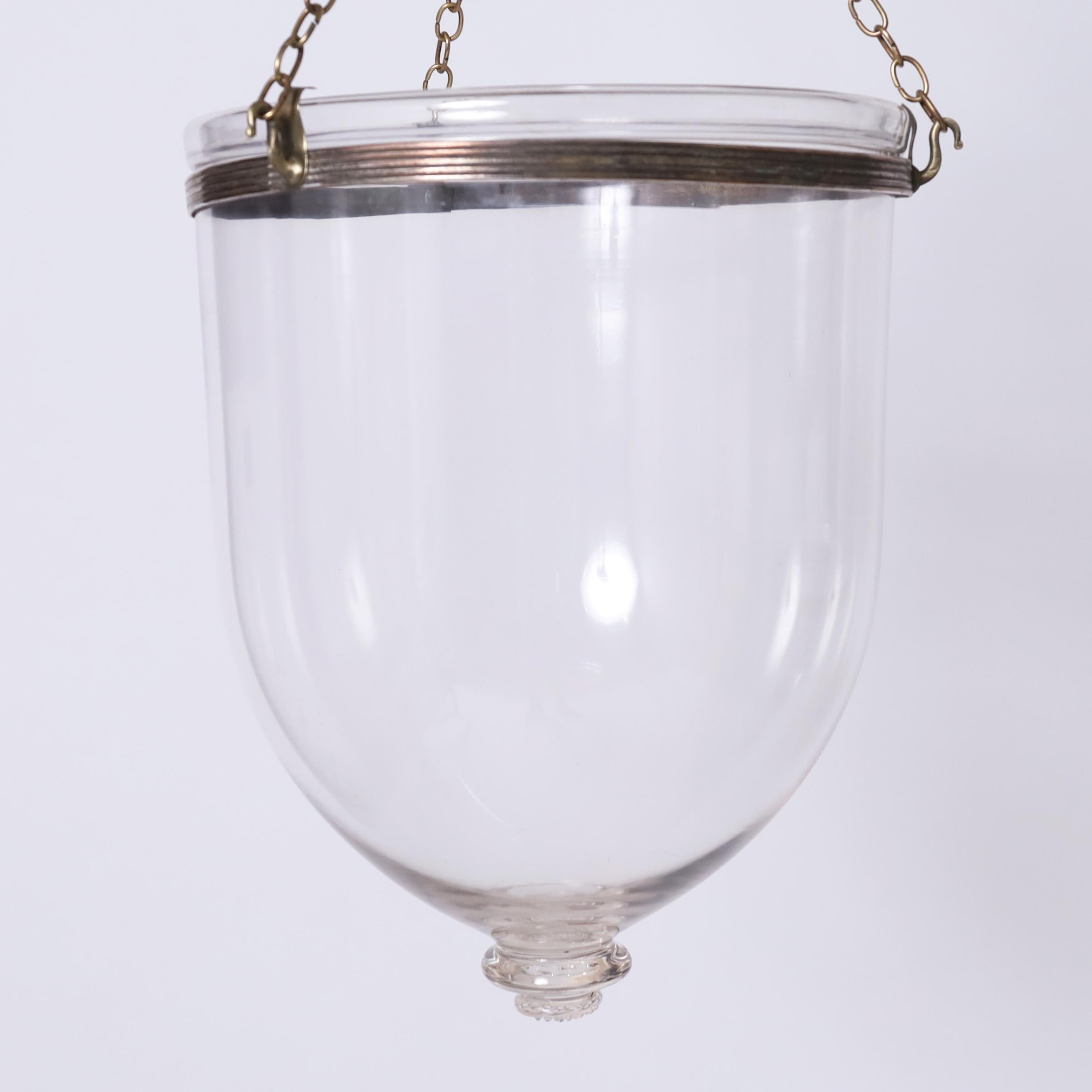 Colonial britannique Groupe ancien de trois appliques à cloche fumée, prix individuel en vente