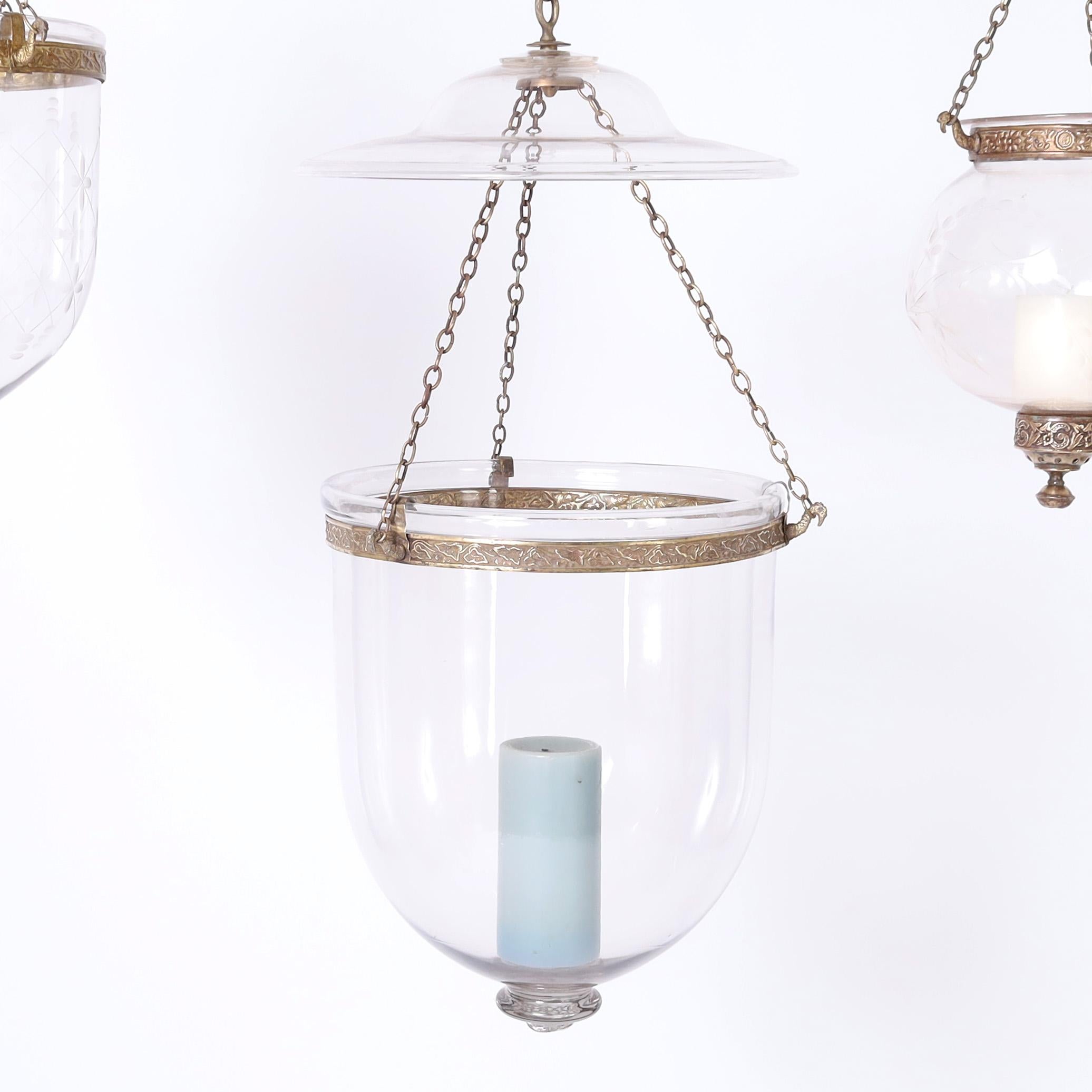 Buriné Groupe ancien de trois appliques à cloche fumée, prix individuel en vente