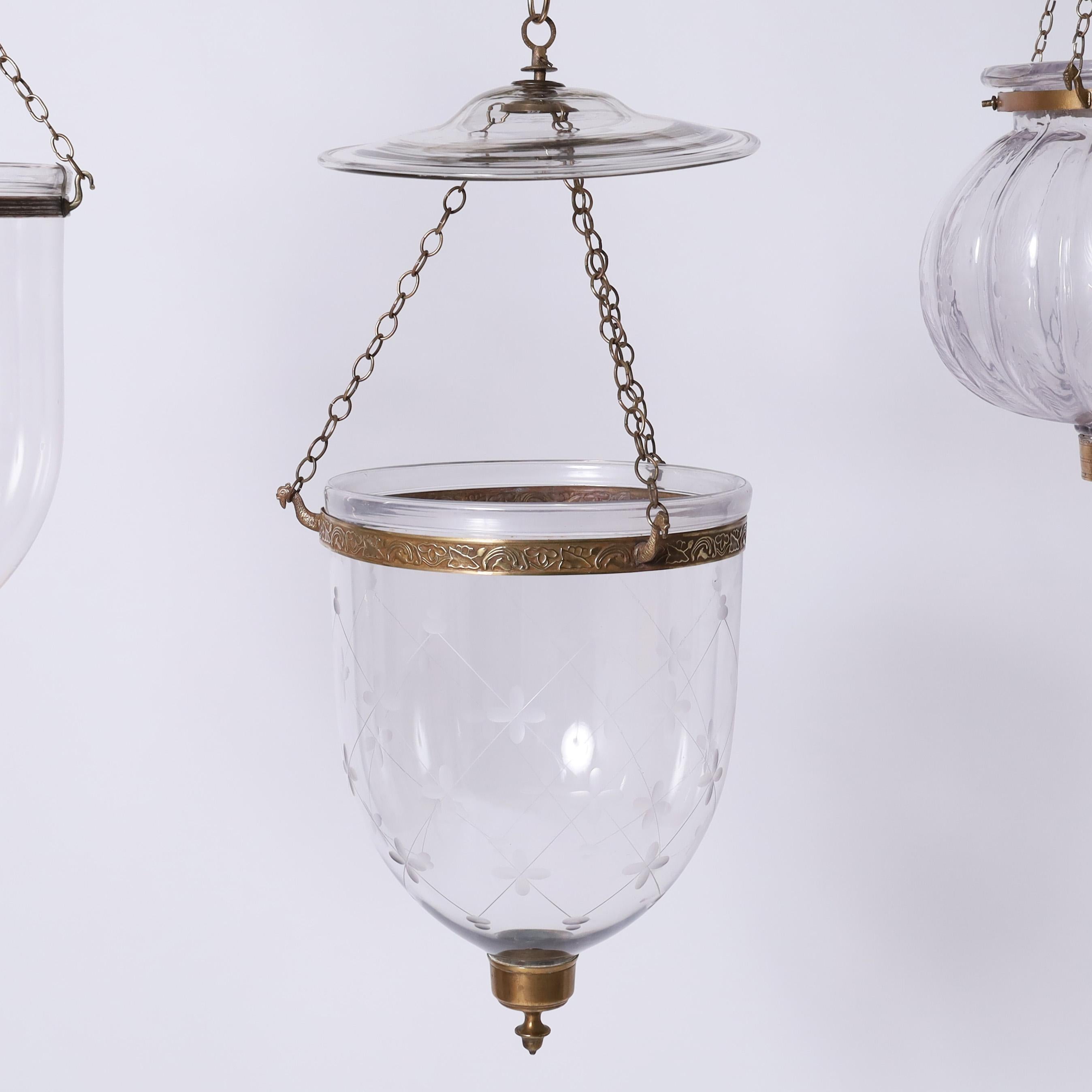 Fait main Groupe ancien de trois appliques à cloche fumée, prix individuel en vente