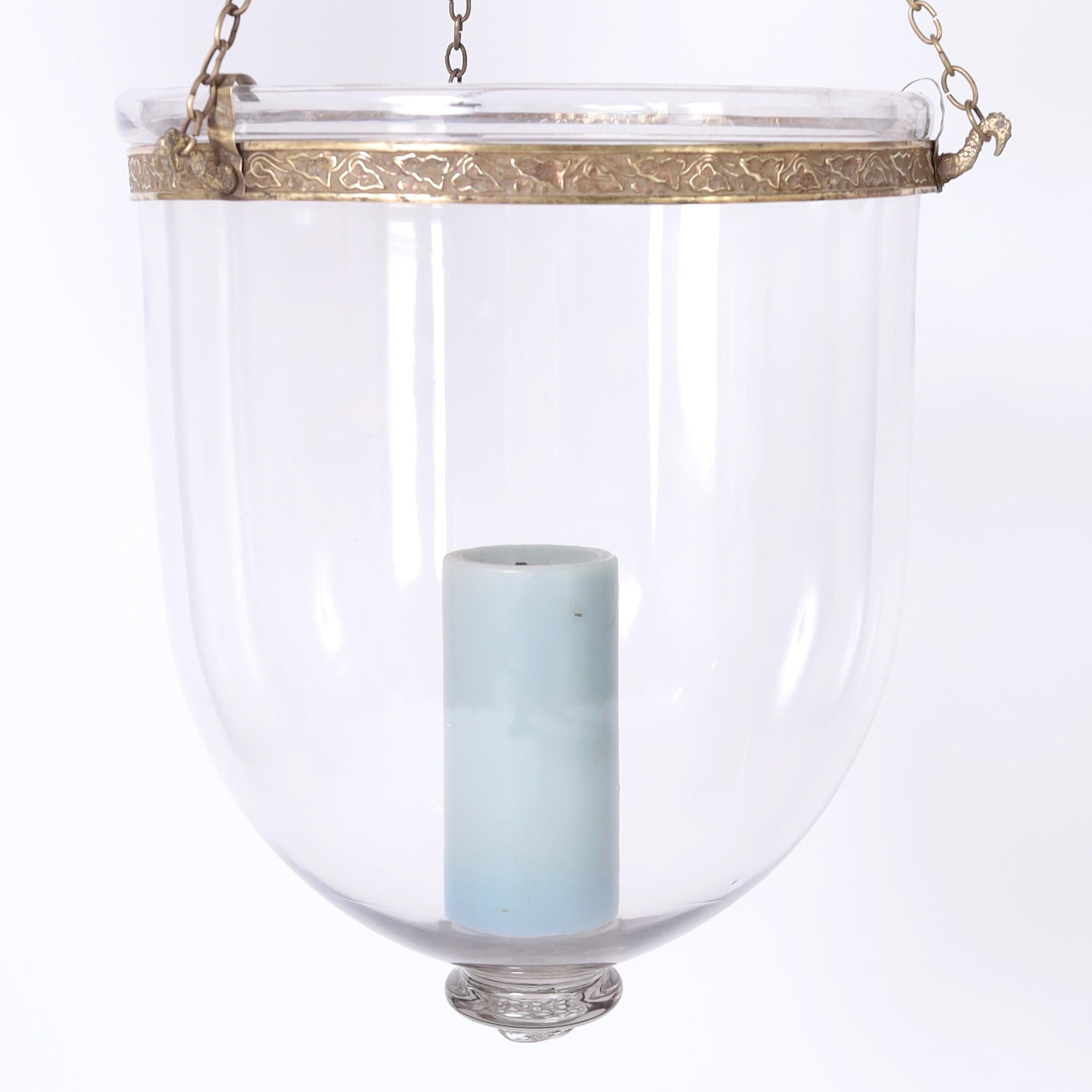Groupe ancien de trois appliques à cloche fumée, prix individuel Bon état - En vente à Palm Beach, FL