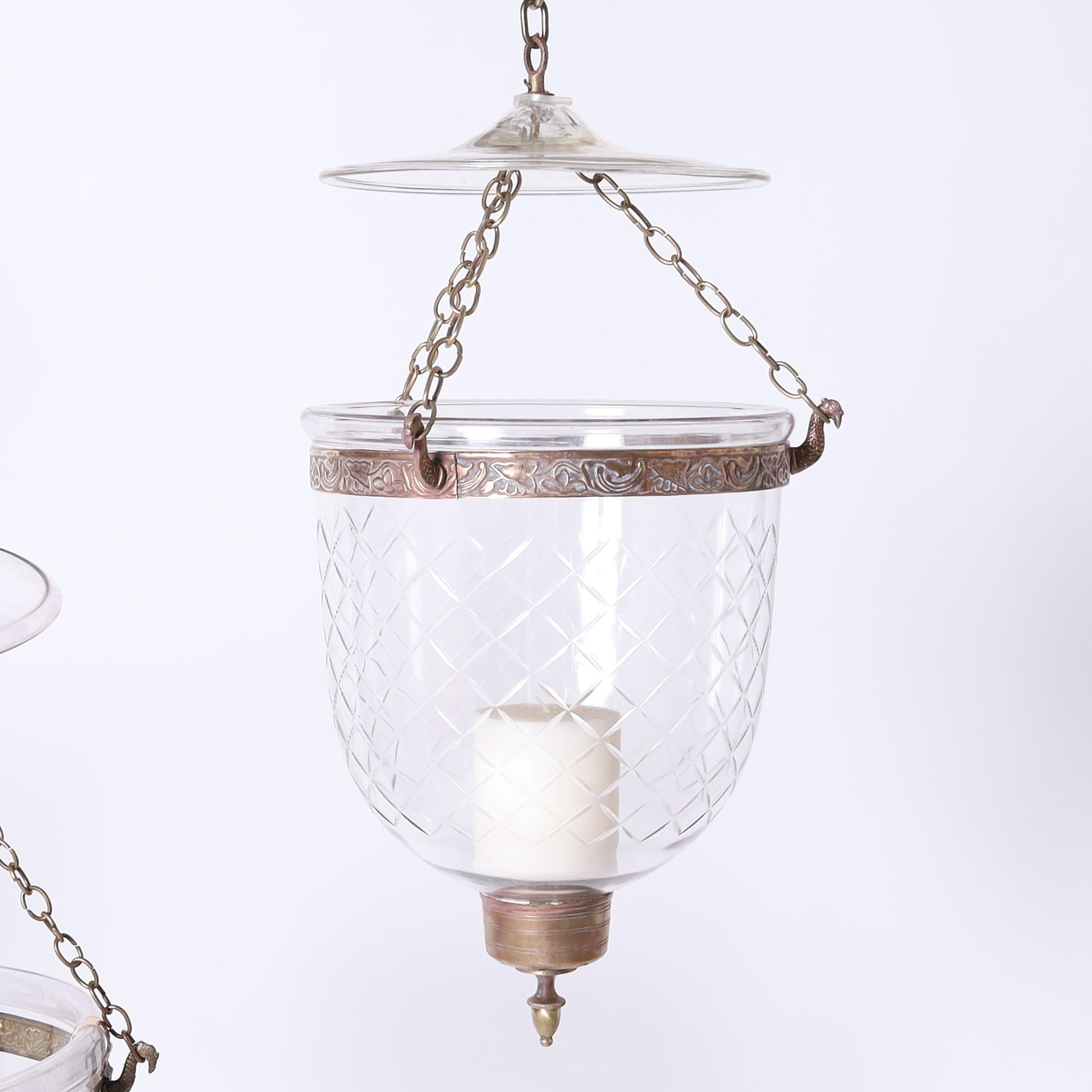 Verre Groupe ancien de trois appliques à cloche fumée, prix individuel en vente