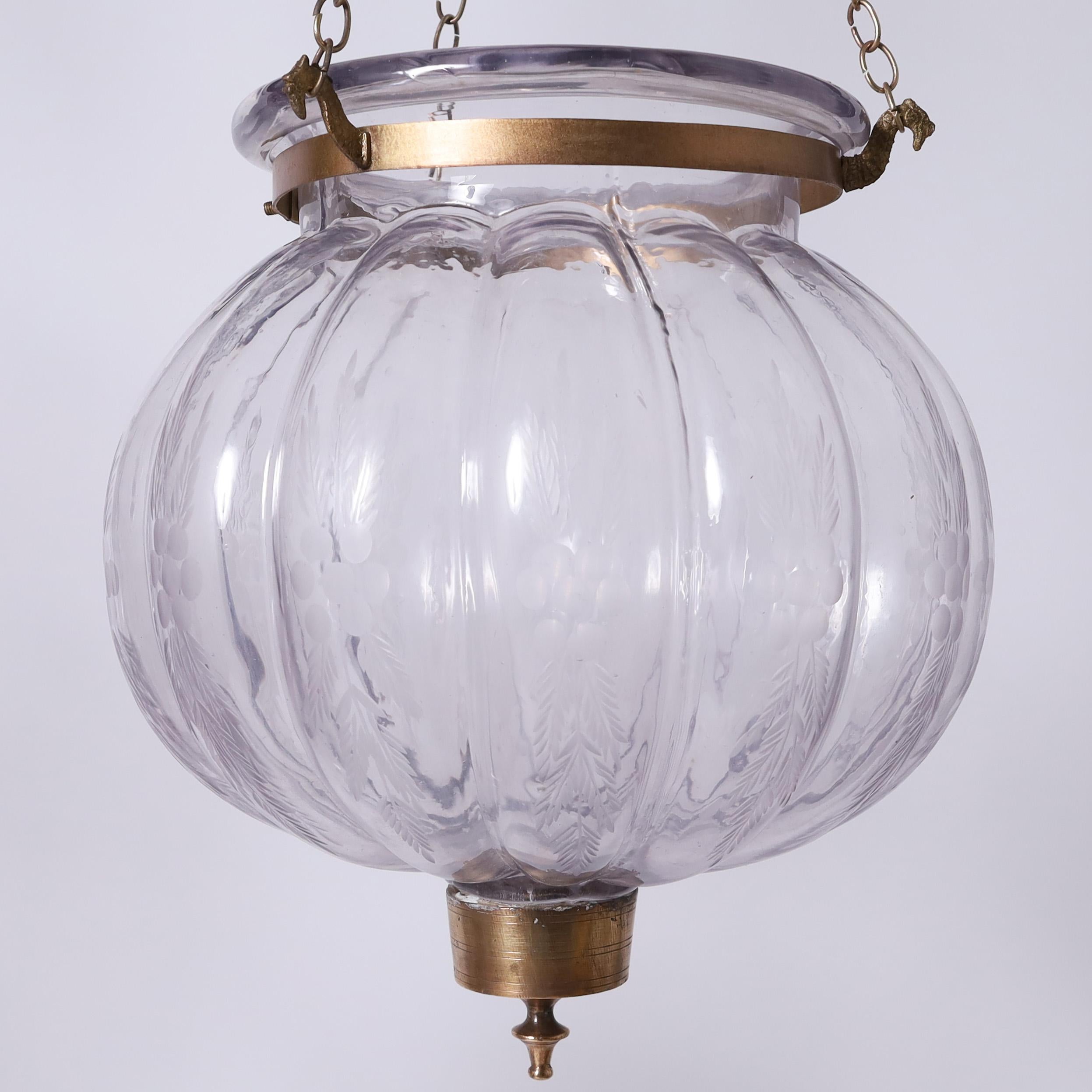 Groupe ancien de trois appliques à cloche fumée, prix individuel en vente 1