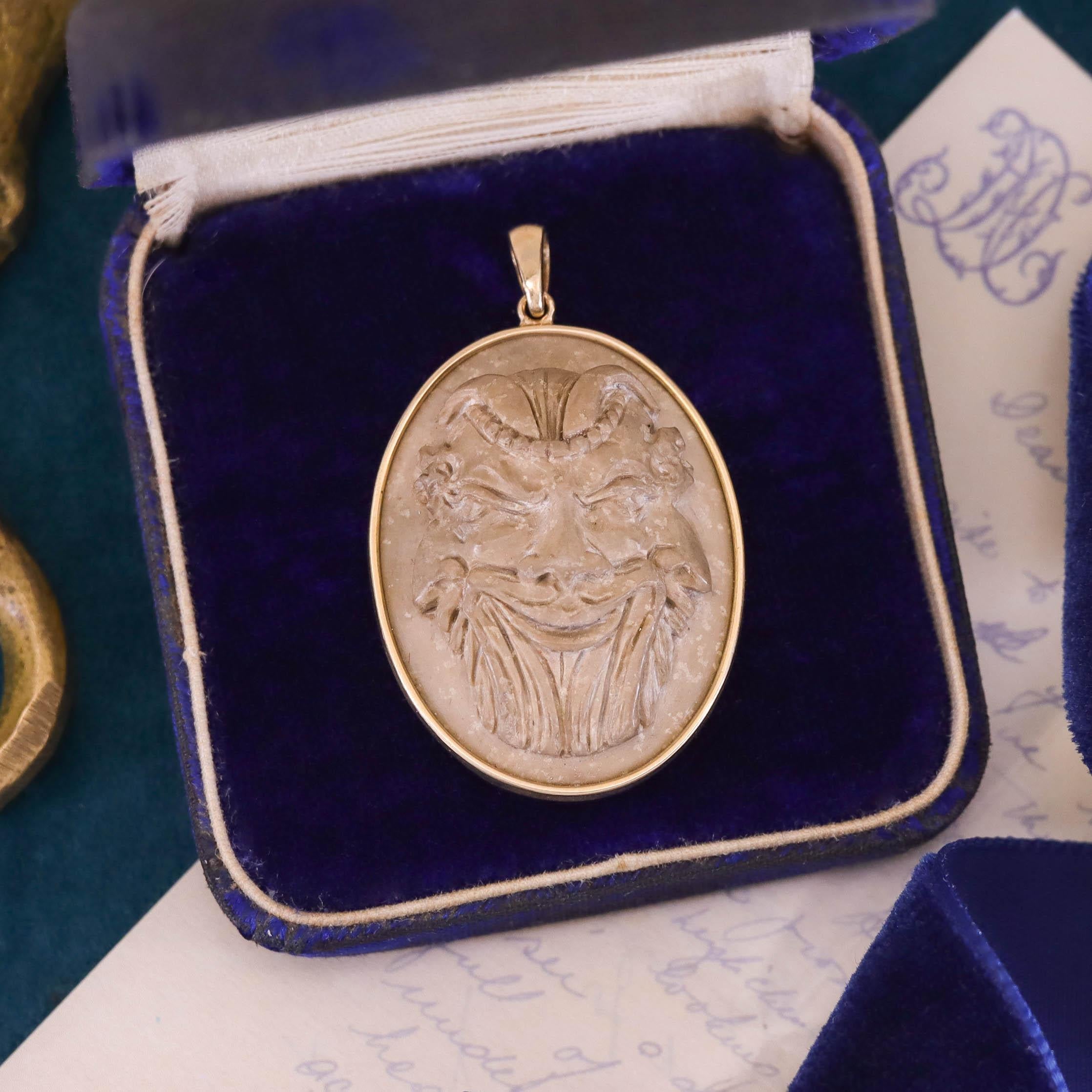 Gryllos Pendentif ancien camée en lave de 14 carats en vente 1