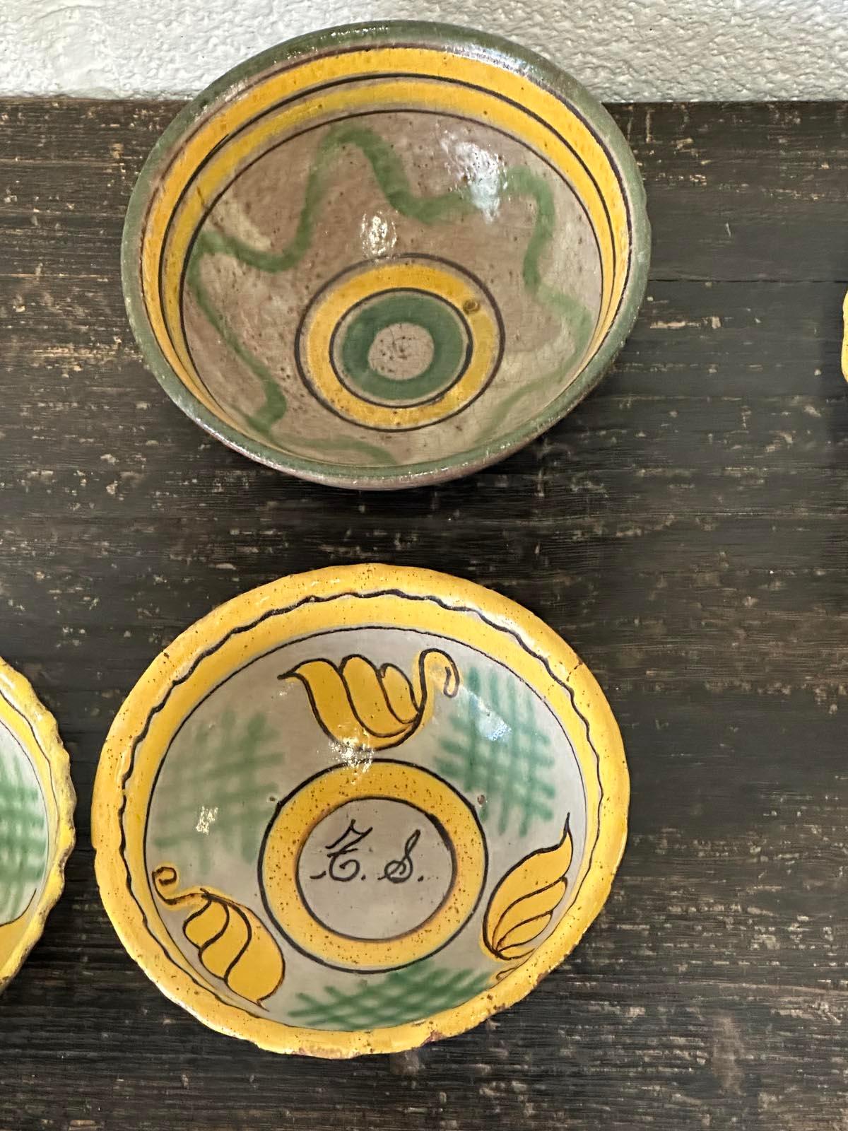 Antique Guatemalan Majolica Bowls In Good Condition For Sale In Los Angeles, CA