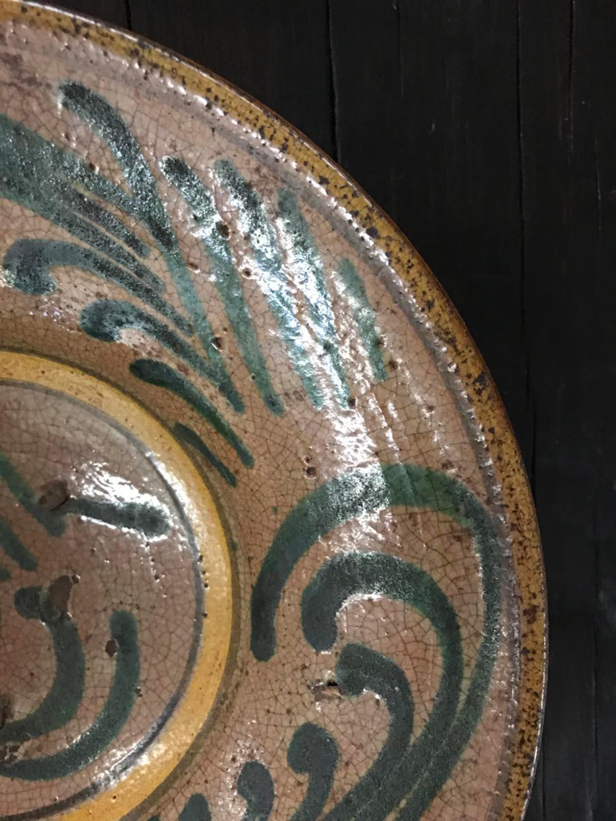 Antique Guatemalan Majolica Ceramic Plate In Good Condition In Los Angeles, CA