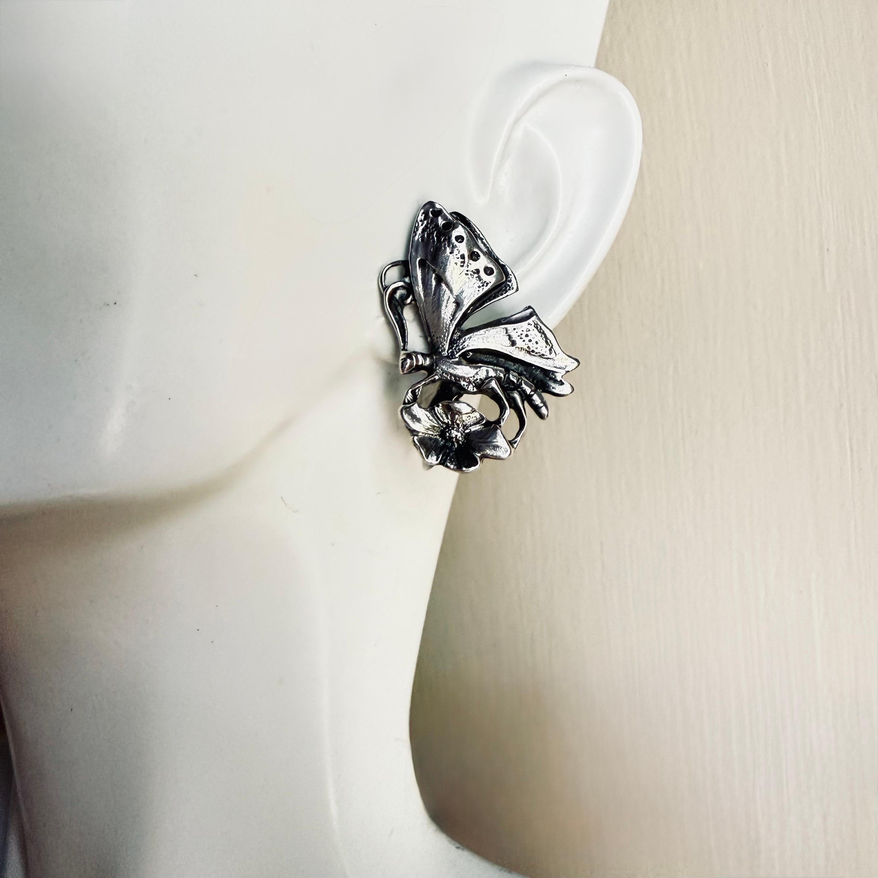Guglielmo Cini Vintage Sterling Silver Clip on Earrings. 
Incredible Butterflies resting on a Flower.

Founded by Gugliemo Cini in 1922, in Boston Massachusetts. The Cini company is associated with intricate jewelry, primarily in sterling silver,
