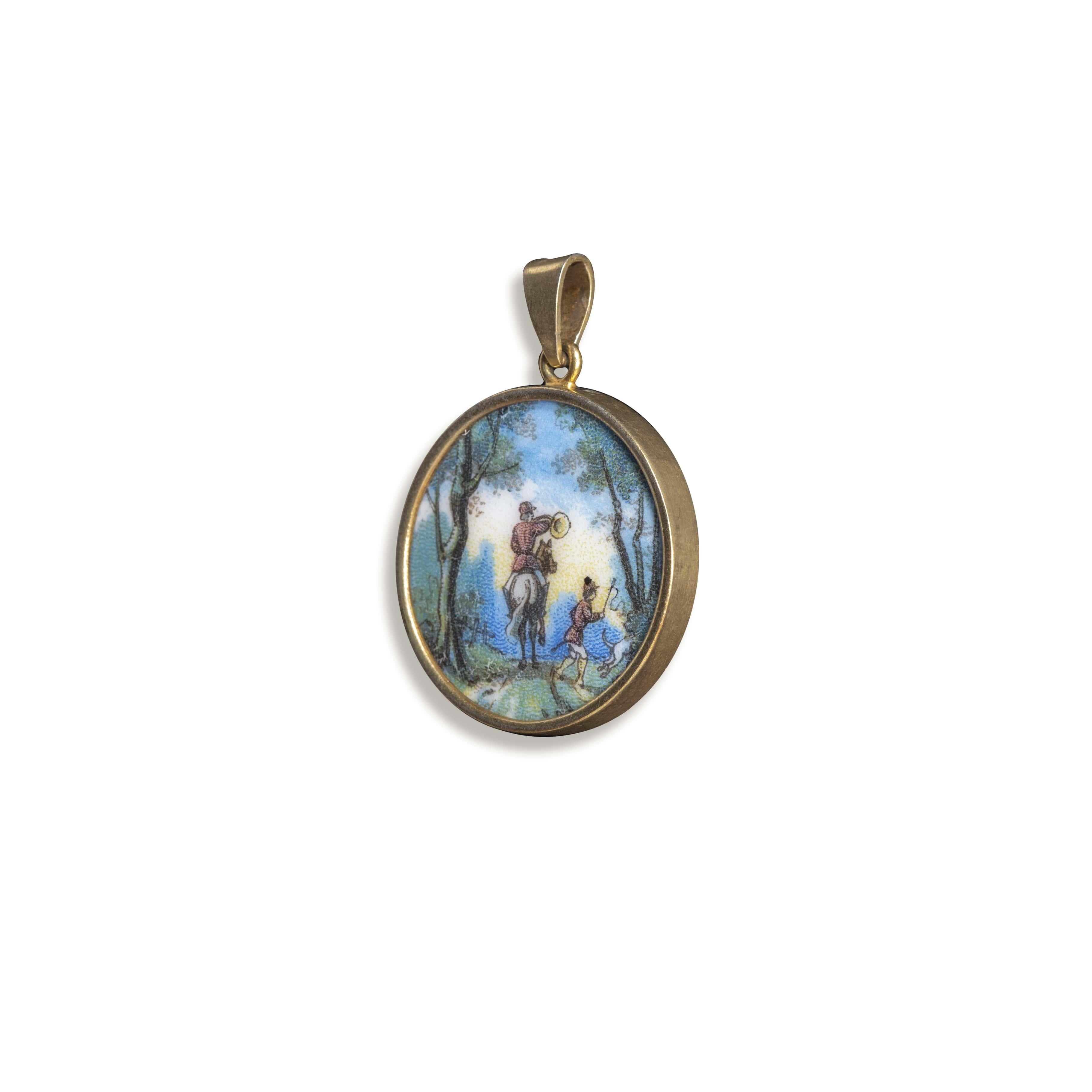 Antique Guilloche Enamel Miniature Painting Pendent, 9 Karat Yellow Gold For Sale 2