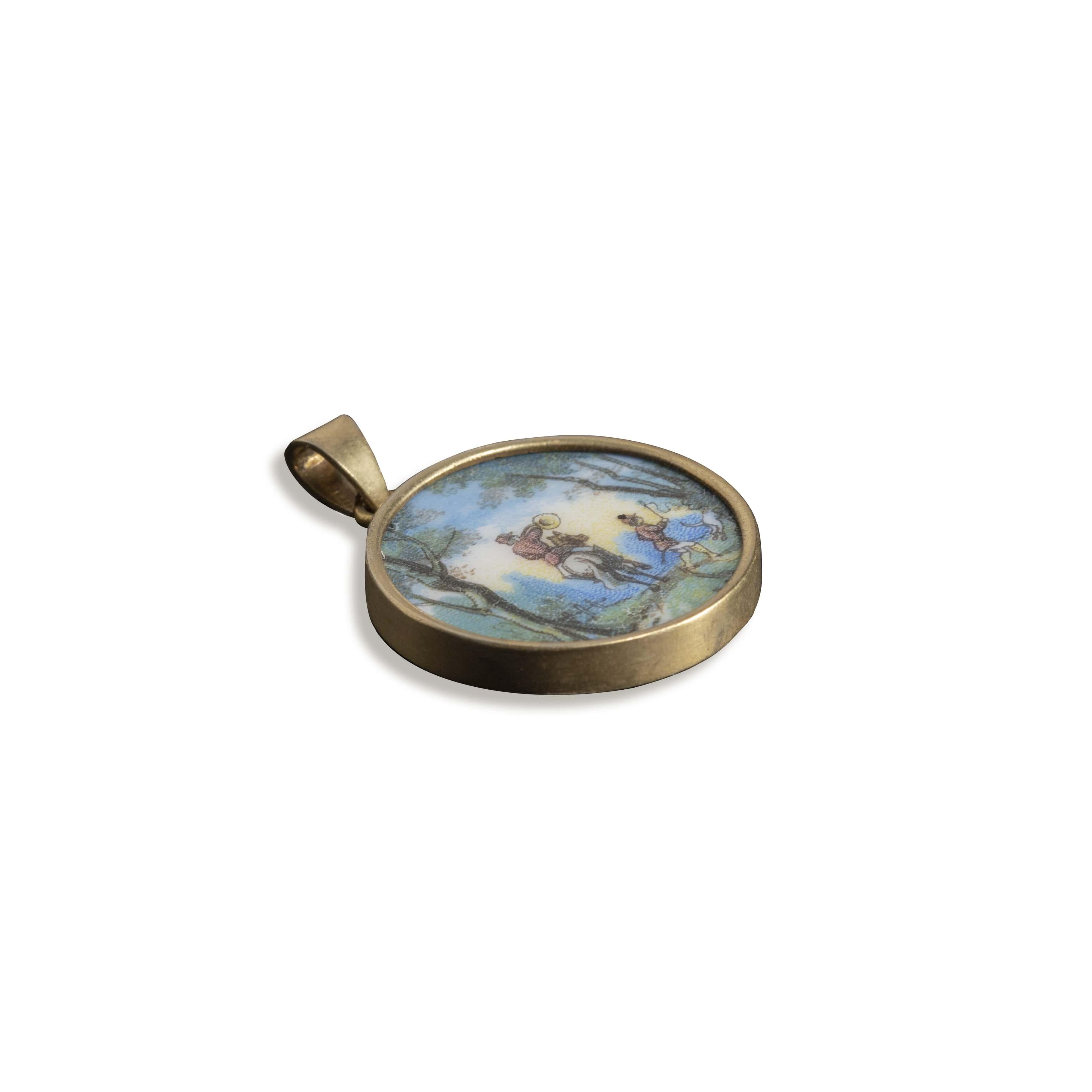 Antique Guilloche Enamel Miniature Painting Pendent, 9 Karat Yellow Gold For Sale 3