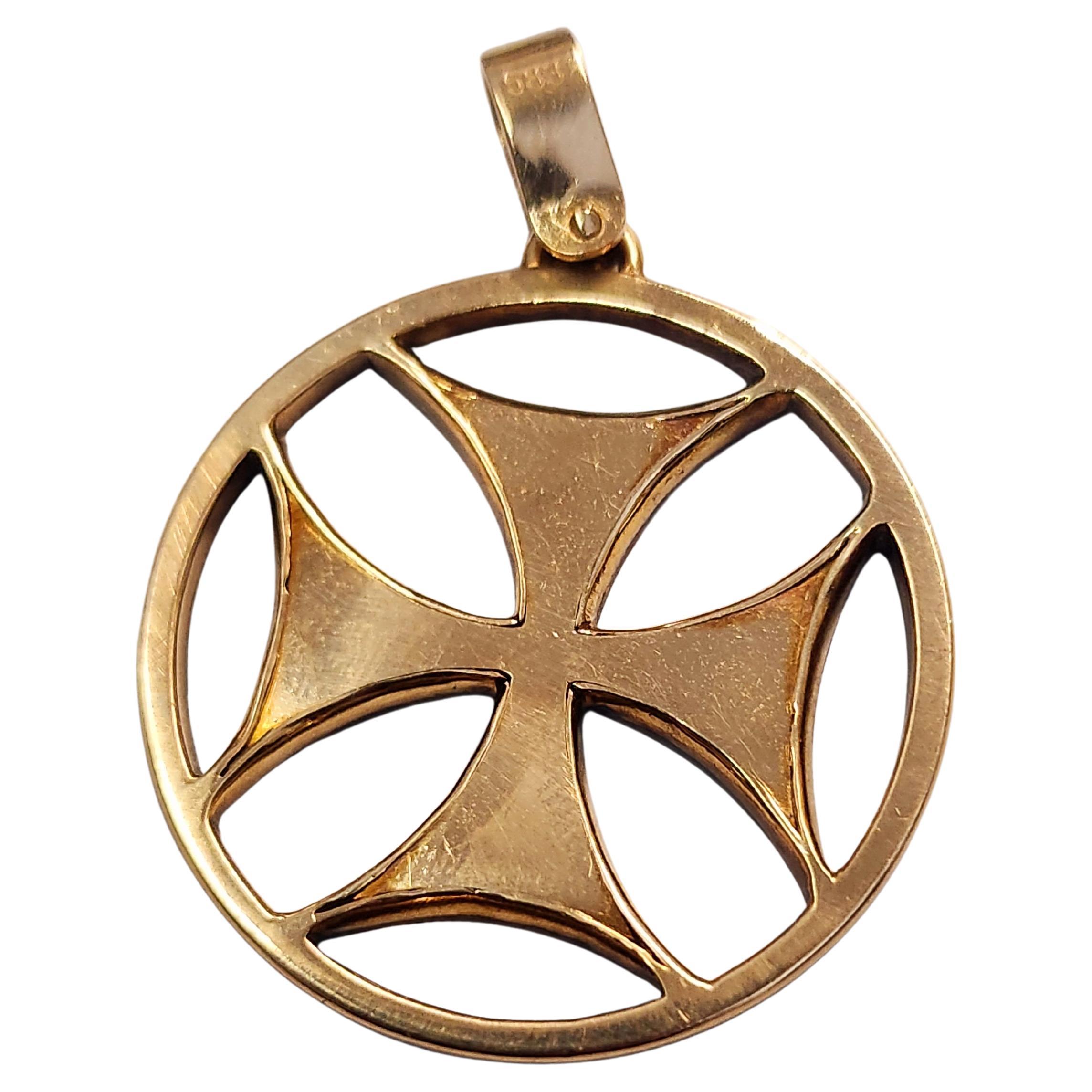 Pendentif Croix en émail ancien avec diamant taillé en rose Unisexe en vente