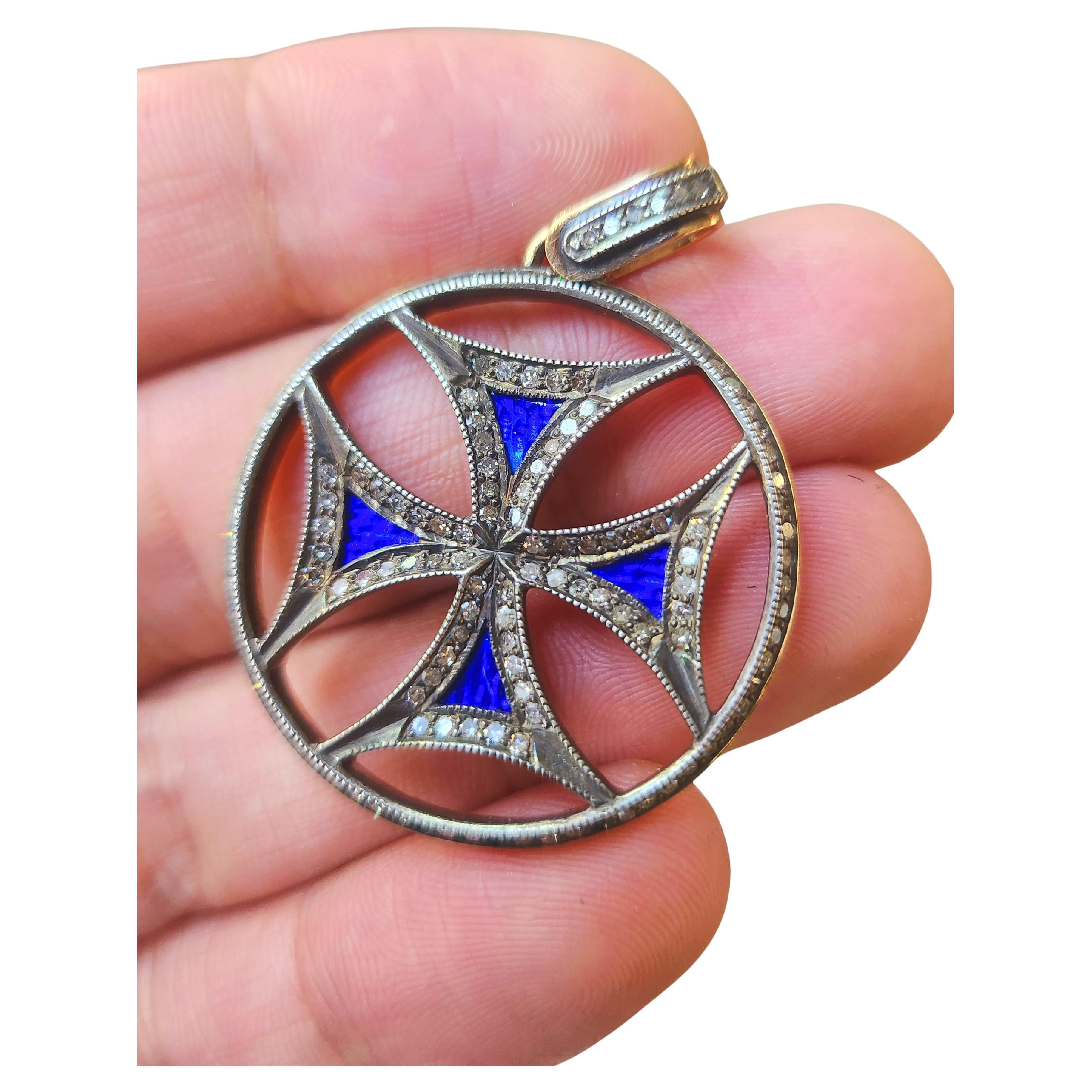 Pendentif Croix en émail ancien avec diamant taillé en rose Bon état - En vente à Cairo, EG