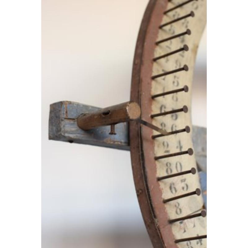 Antikes Guinguette-Roulette-Spiel, 1920er Jahre

Vintage By Design
Altes Riesenrad.

Zusätzliche Informationen:
MATERIALIEN: Holz
Farbe: Braun, Beige, Grau
Design Zeitraum: 1950 bis 1959
Jahr: 1950
Land der Herstellung: Frankreich
Stil: Mitte des