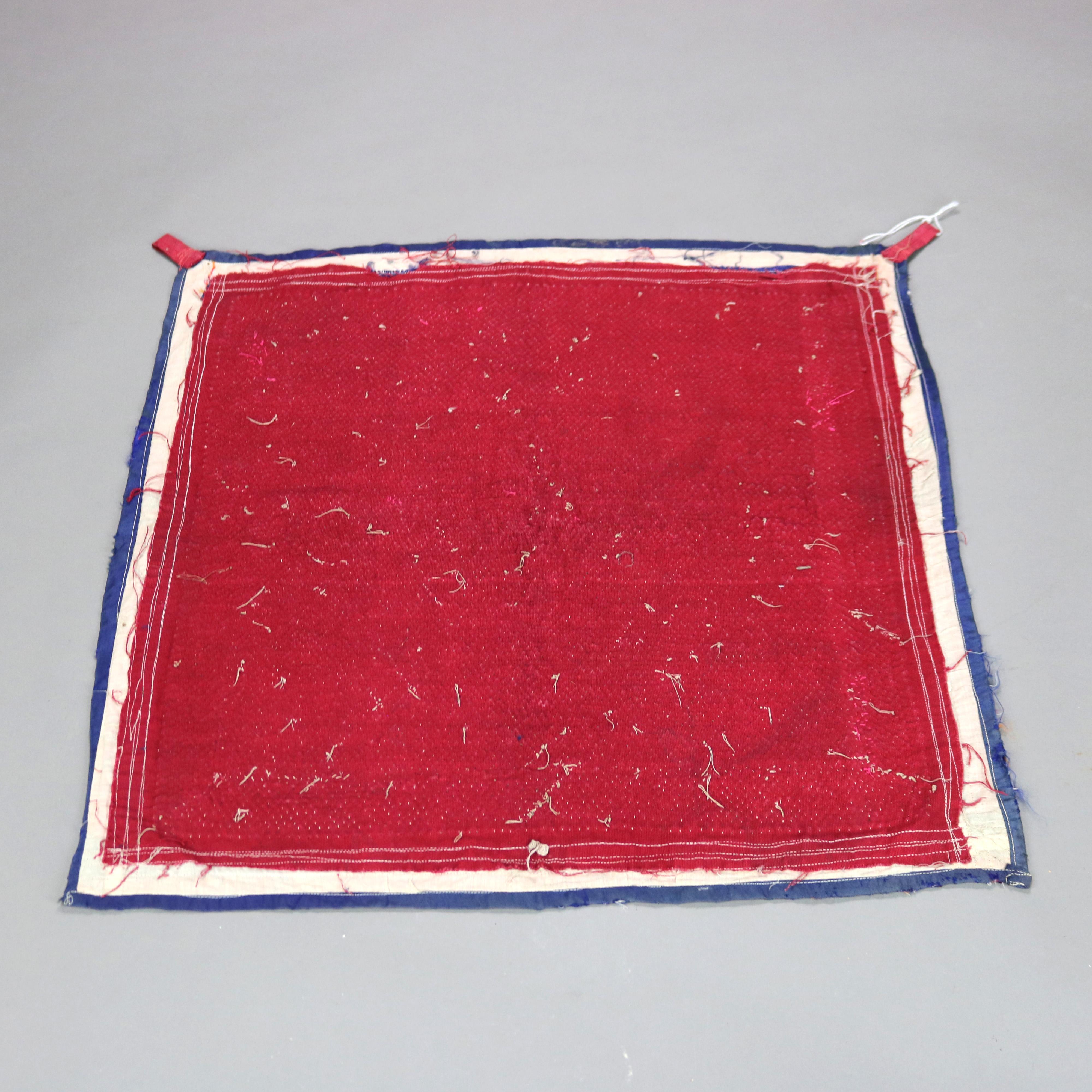 Antiquité Gujarat Saurashta India Panneau perlé et brodé à la main avec divinité c1920 en vente 1