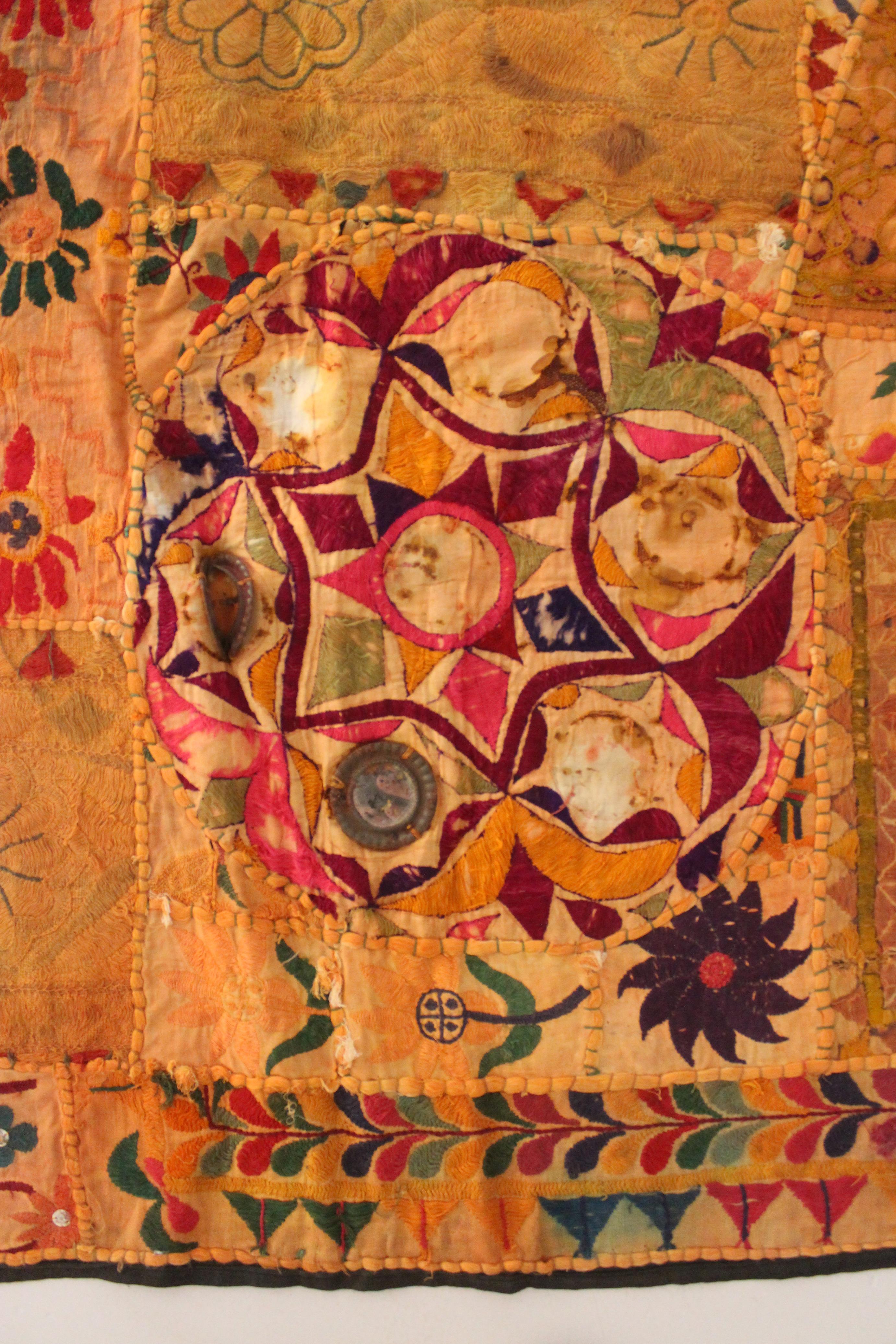 Antique Gujarati tapestry, wall hanging textile from India In Distressed Condition For Sale In Marrakech, MA