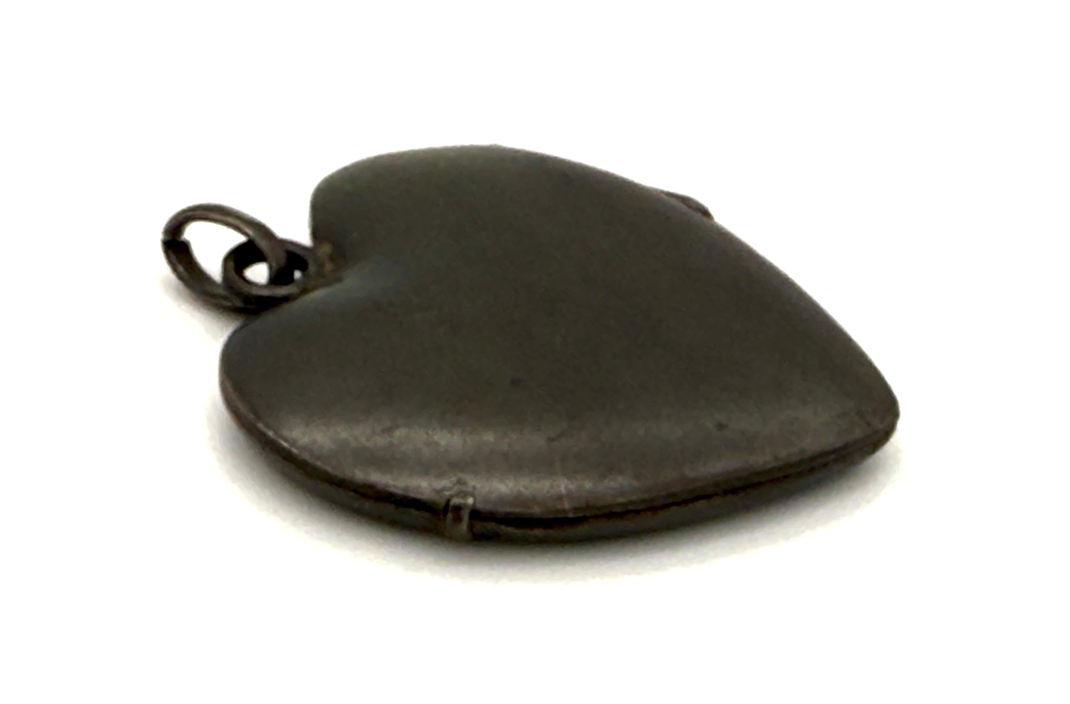 Belle Époque Antique Gunmetal Heart Locket Pendant Glass Locket Back For Sale