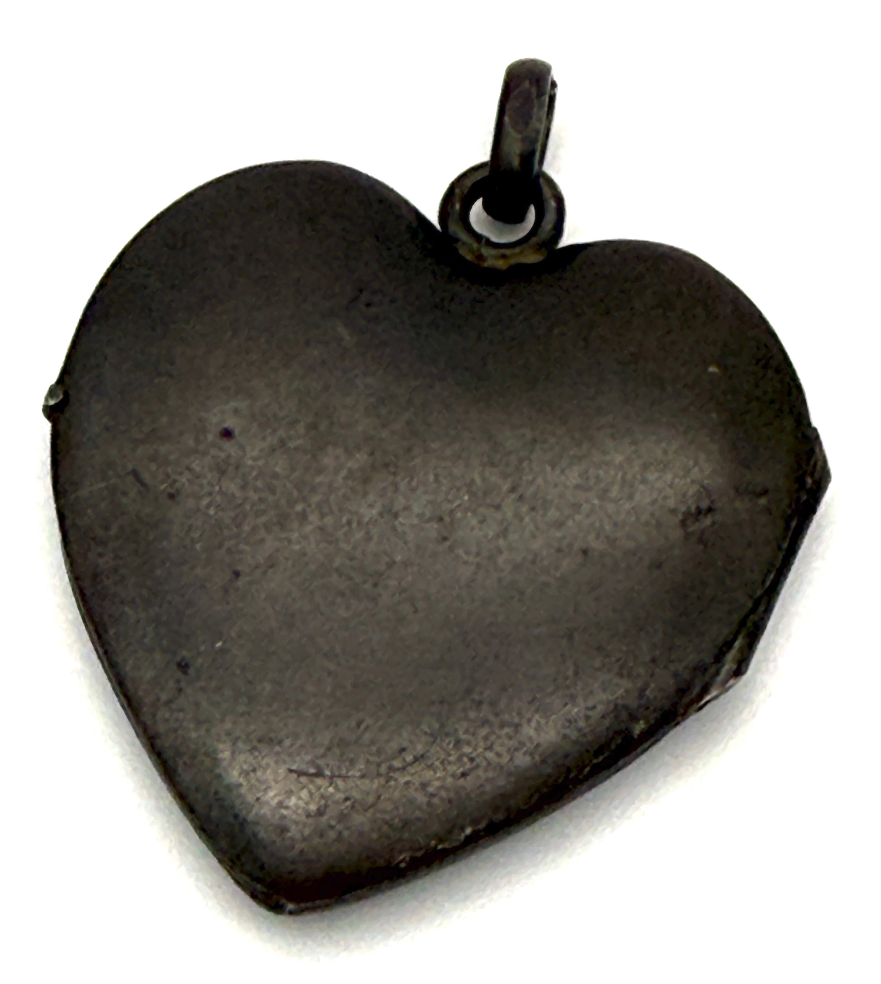 Antique Gunmetal Heart Locket Pendant Glass Locket Back In Good Condition For Sale In Munich, Bavaria