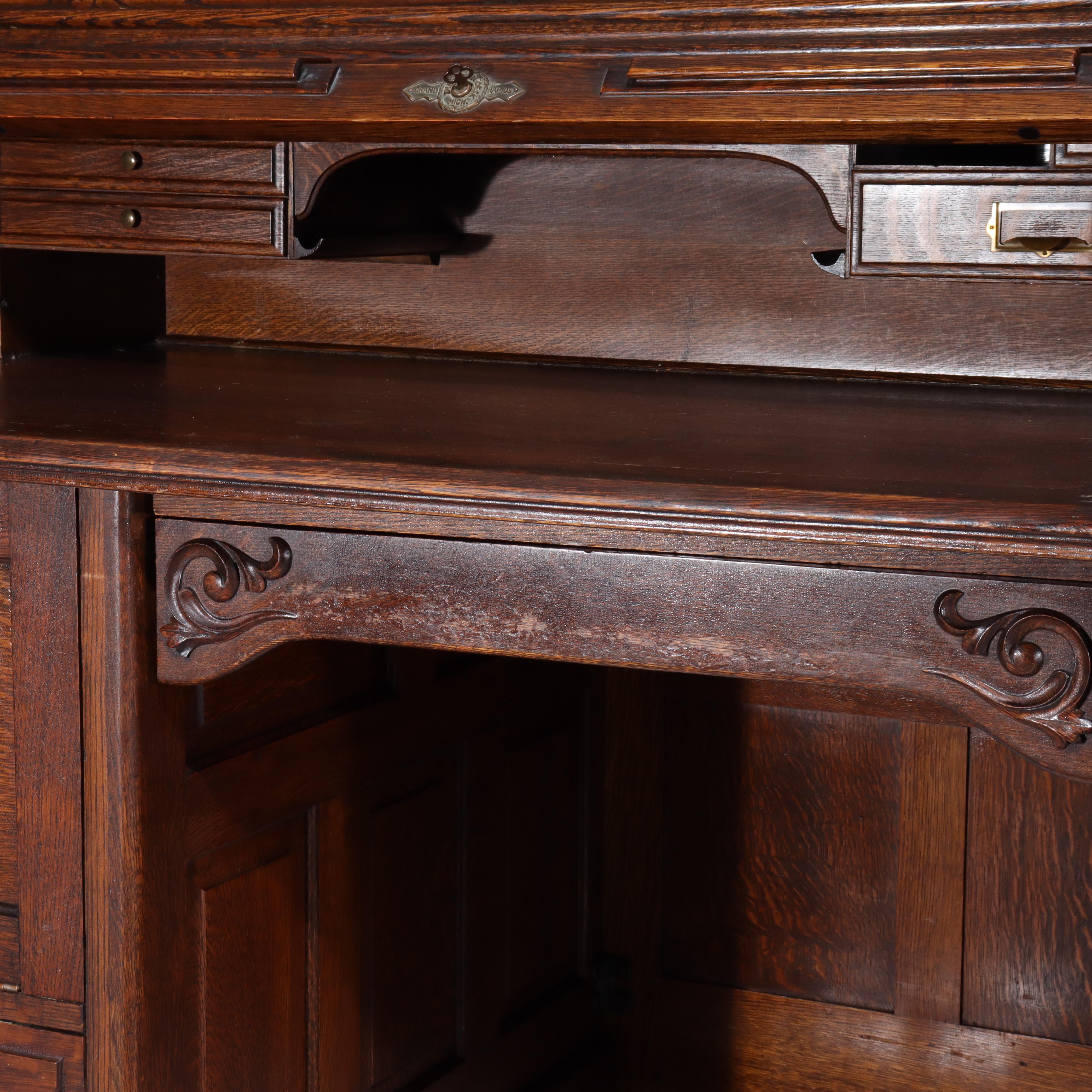 Antike Gunn Möbel Co. Eiche S-Roll Top Paneled Single Pedestal Desk c1900 im Angebot 5