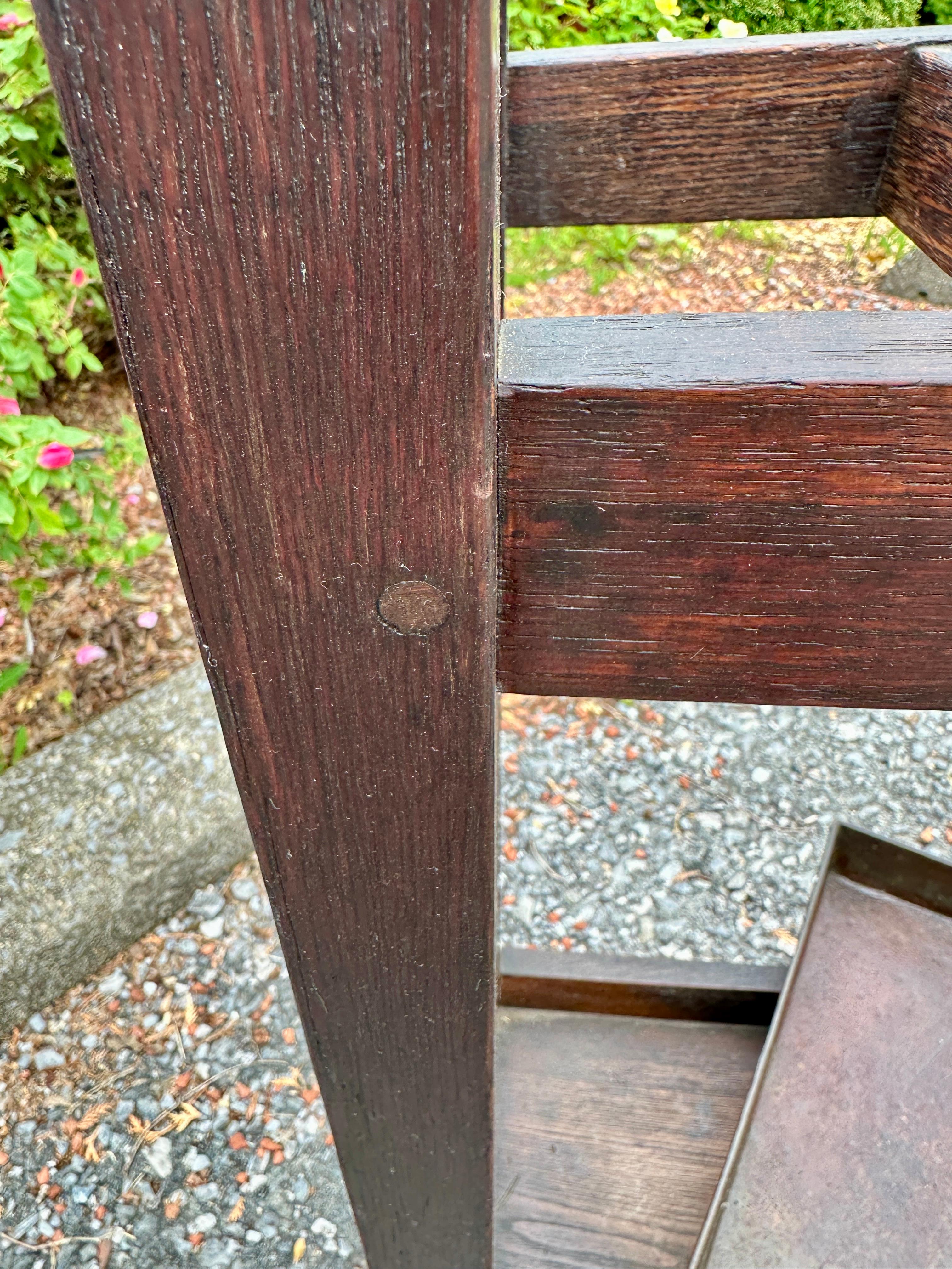 ANTIQUE  GUSTAV STICKLEY Double Umbrella Stand with Original Metal Liner - W7999 In Good Condition For Sale In Shamokin Dam, PA