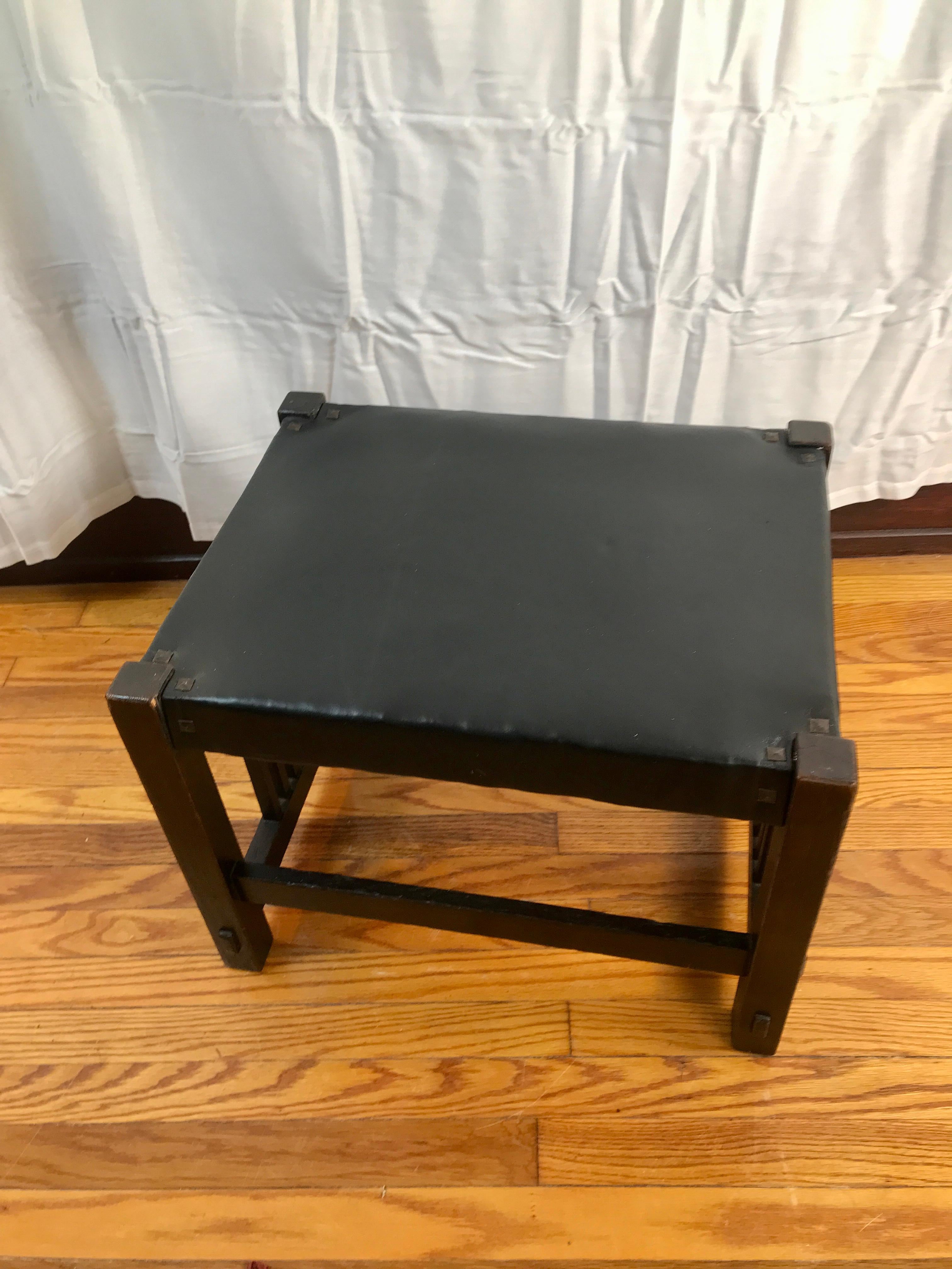 ANTIGUO  bonito  GUSTAV STICKLEY  Reposapiés con husillos  W7573 en venta 6